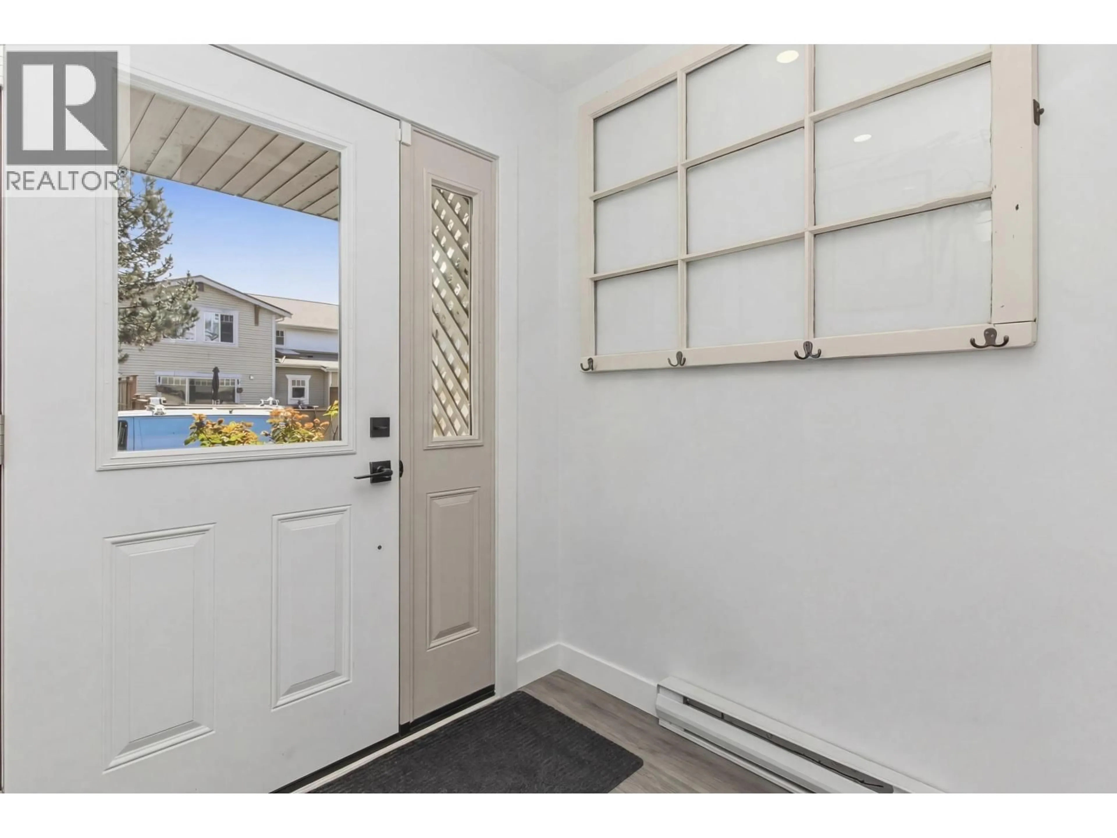 Indoor entryway for 38 - 40200 GOVERNMENT ROAD, Squamish British Columbia V8B0G6