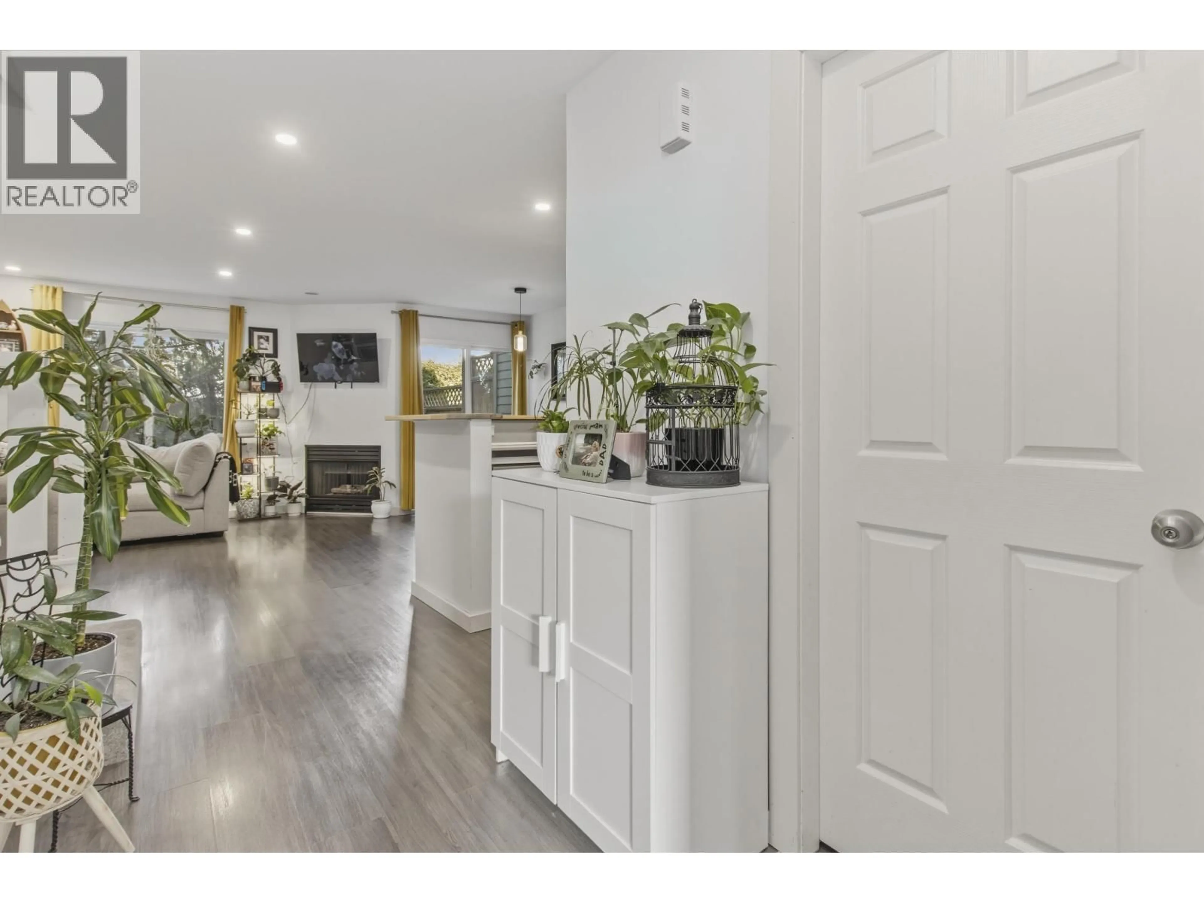 Indoor entryway for 38 - 40200 GOVERNMENT ROAD, Squamish British Columbia V8B0G6