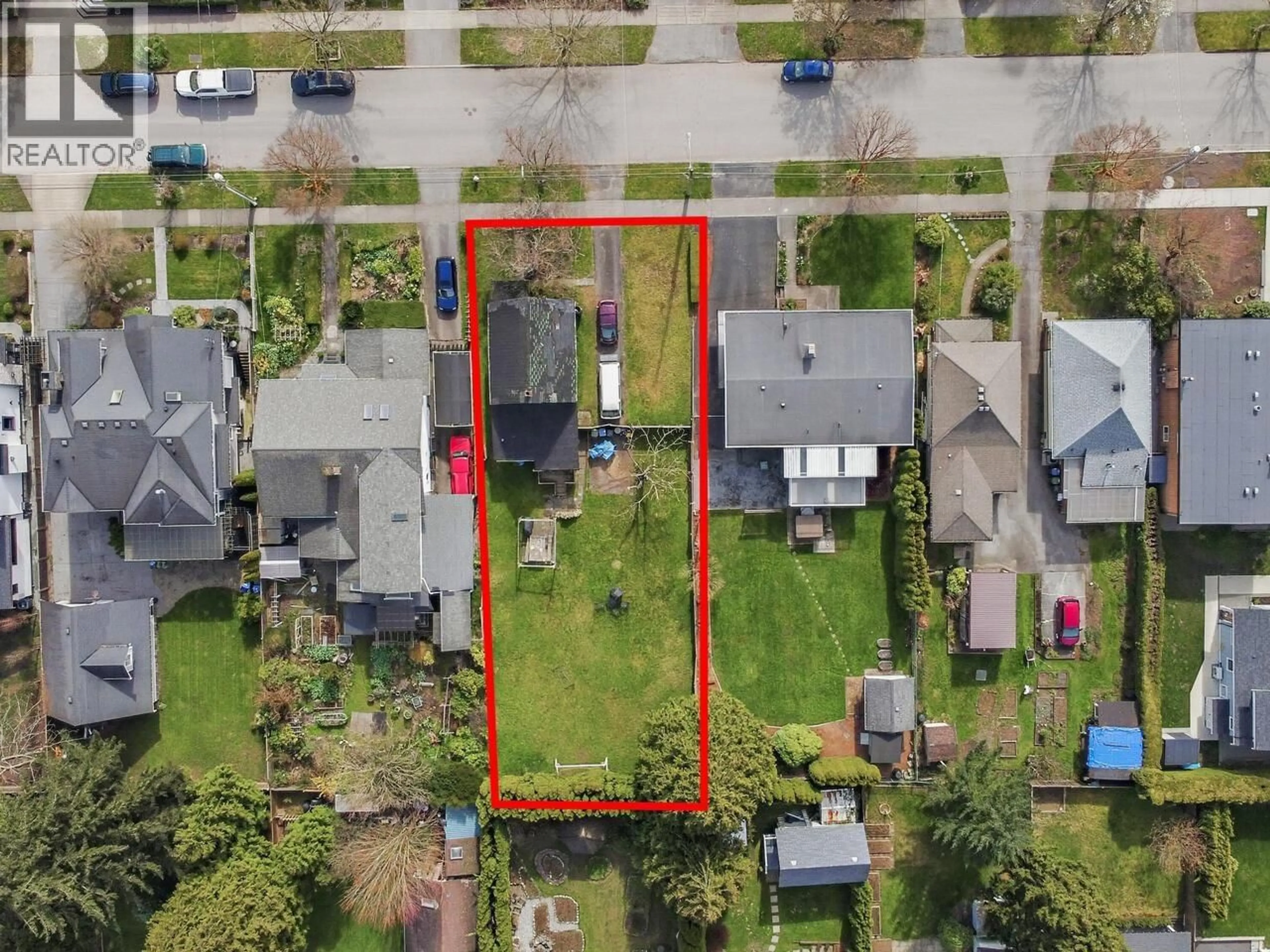 A pic from outside/outdoor area/front of a property/back of a property/a pic from drone, street for 235 DURHAM STREET, New Westminster British Columbia V3L1X4