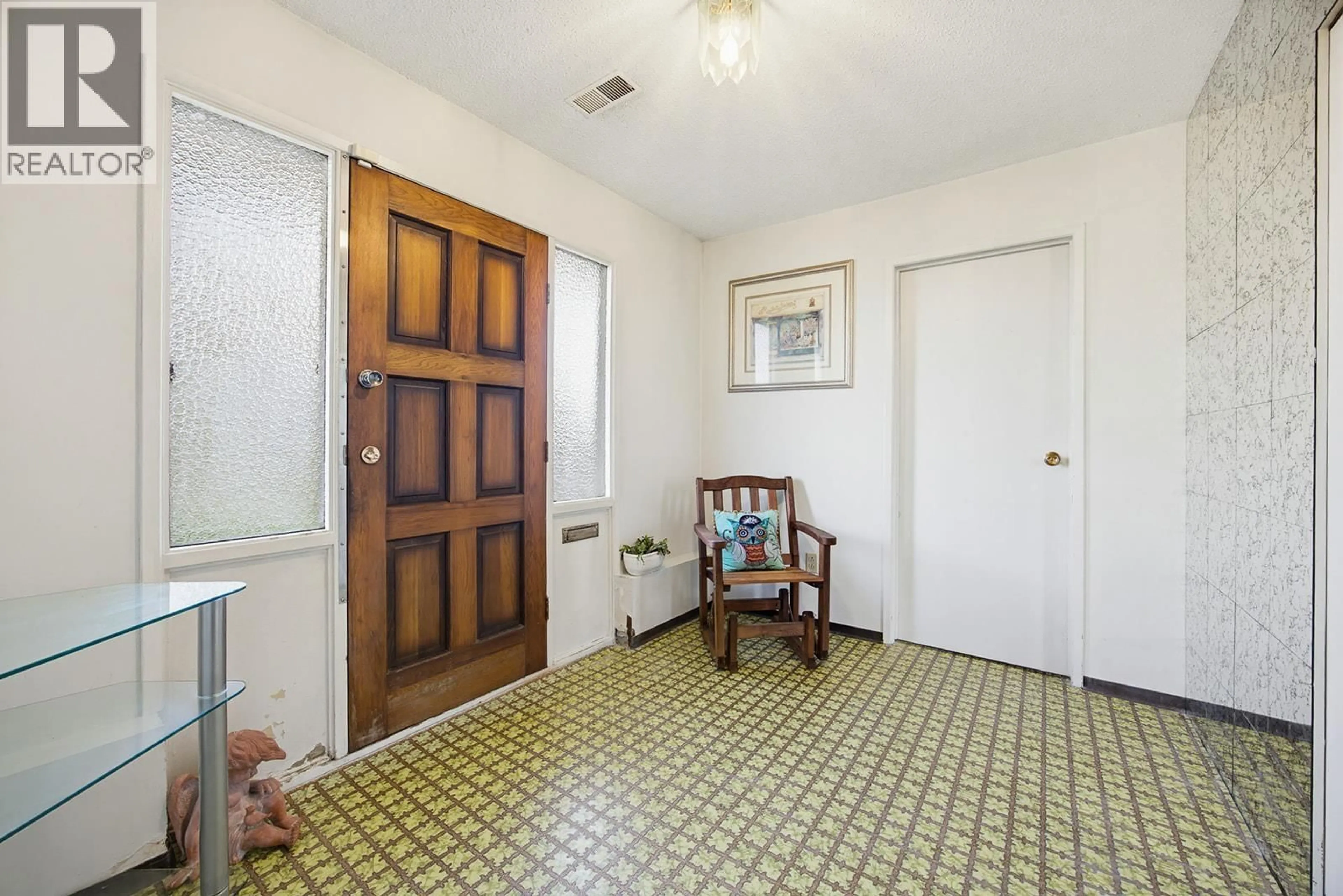 Indoor entryway for 1952 PRAIRIE AVENUE, Port Coquitlam British Columbia V3B1V4