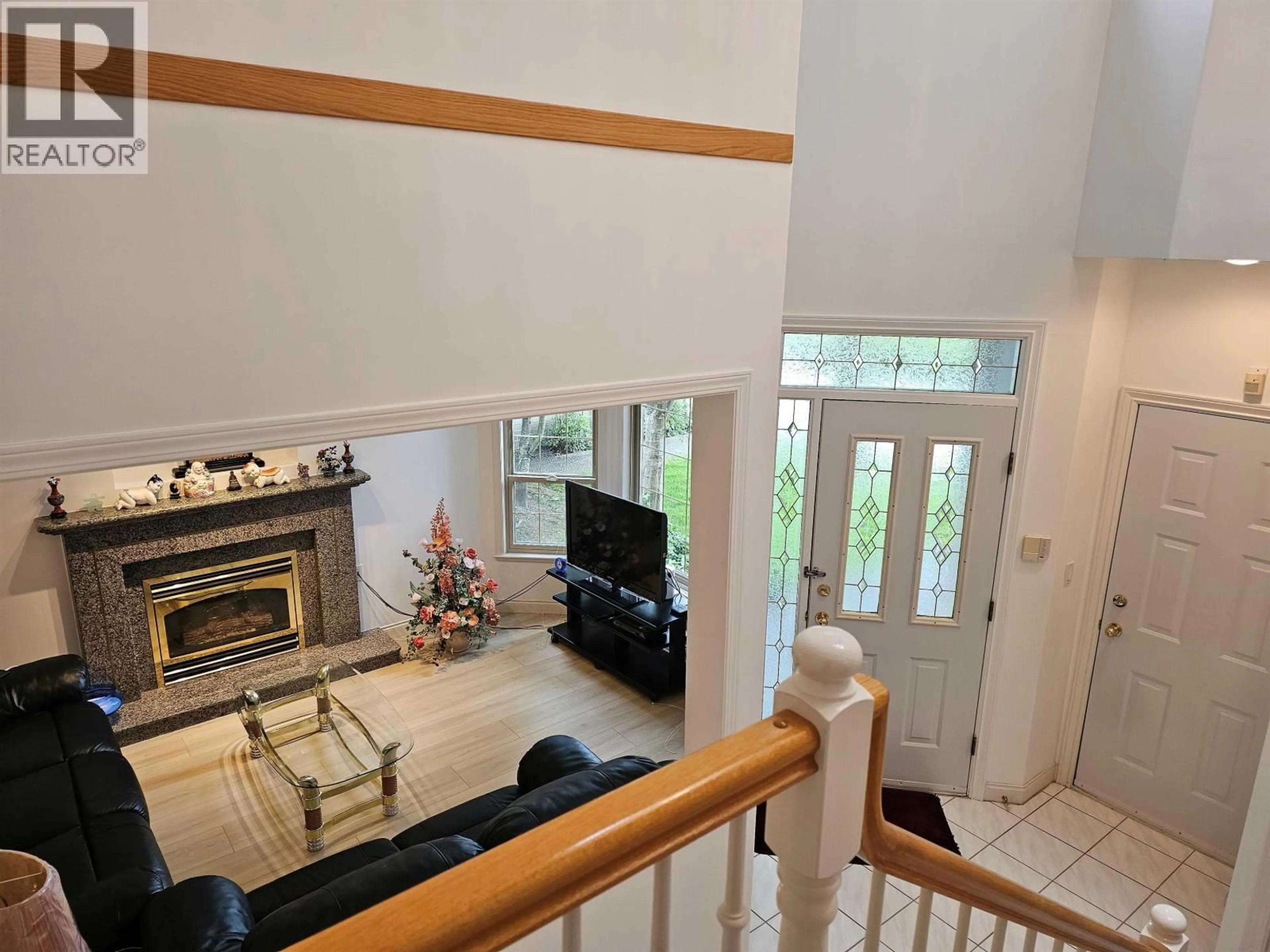 Indoor foyer for 6 - 8693 NO. 3 ROAD, Richmond British Columbia V6Y2E6