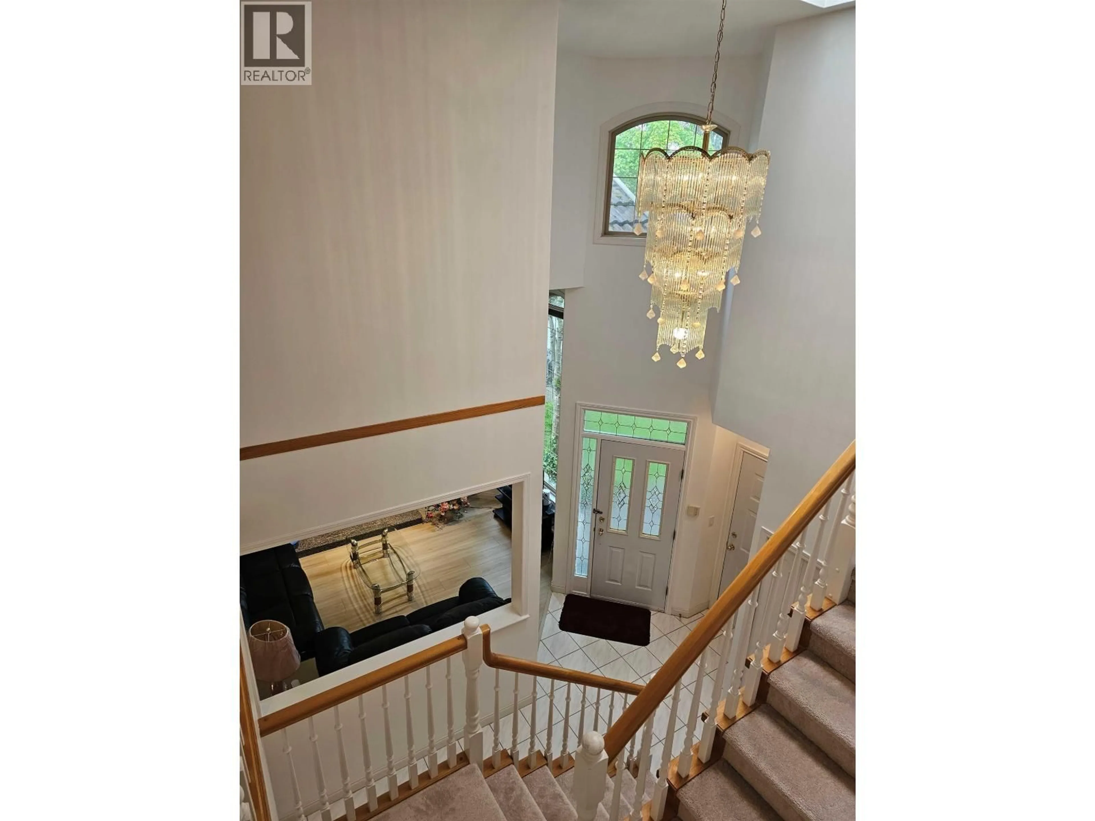 Indoor foyer for 6 - 8693 NO. 3 ROAD, Richmond British Columbia V6Y2E6