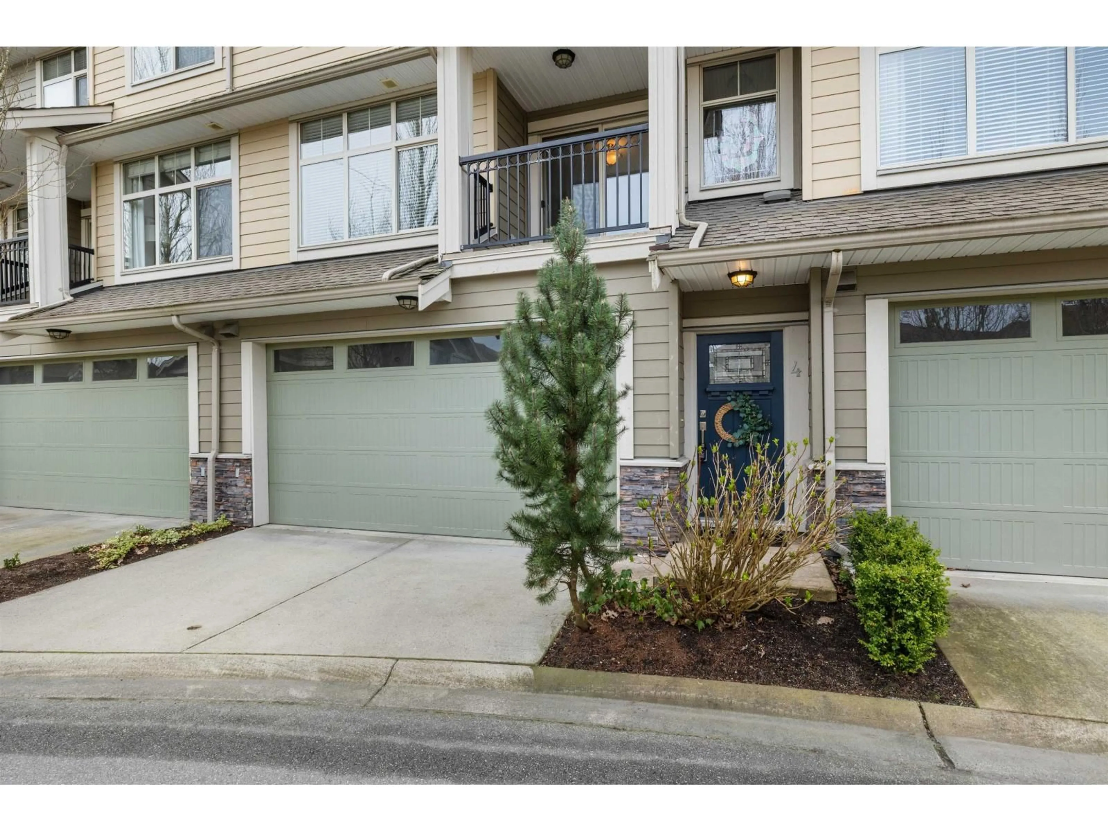 Indoor entryway for 4 - 22225 50 AVENUE, Langley British Columbia V2Y0G7