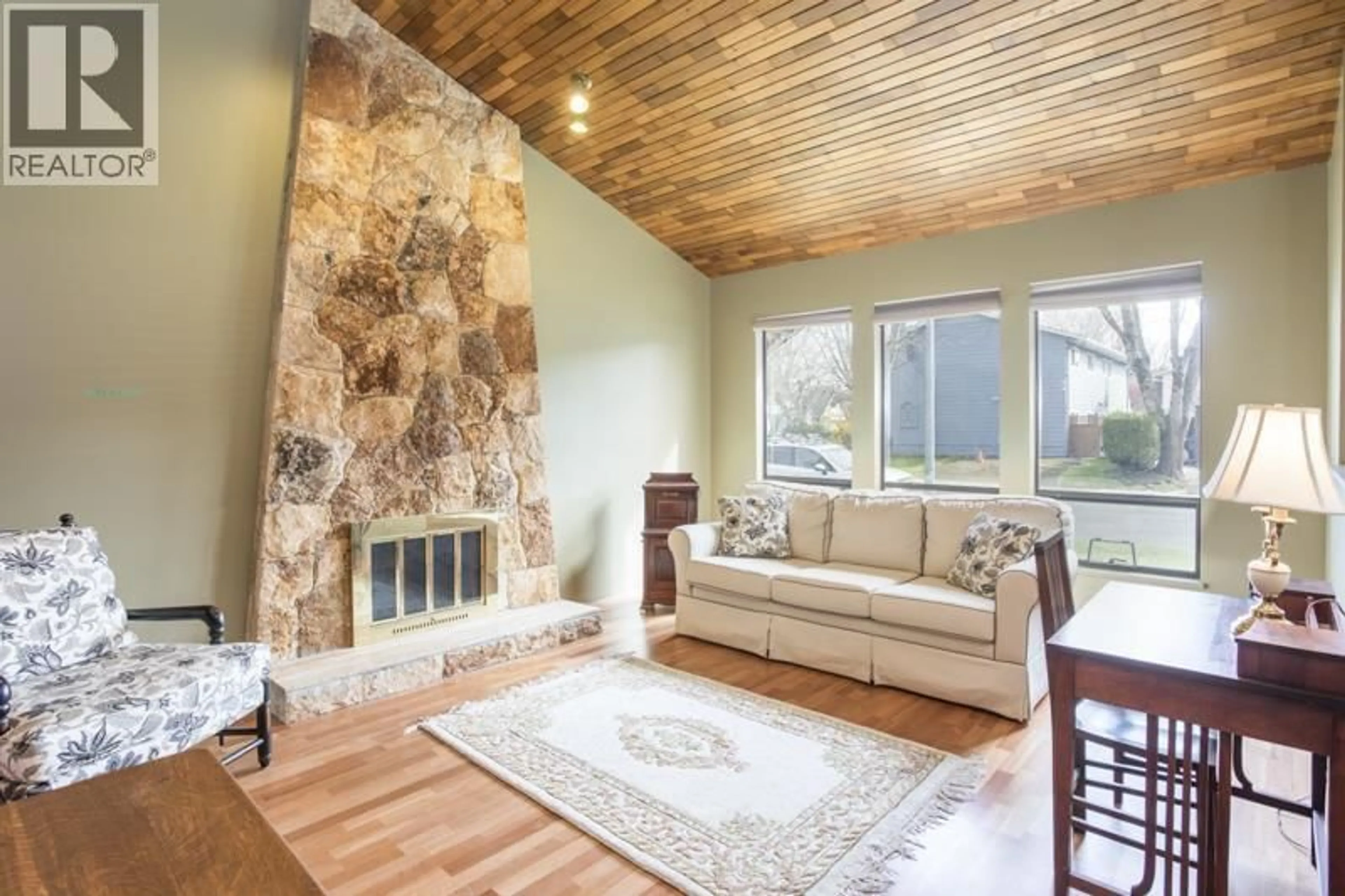 Living room with furniture, unknown for 10139 LAWSON DRIVE, Richmond British Columbia V7E5M2