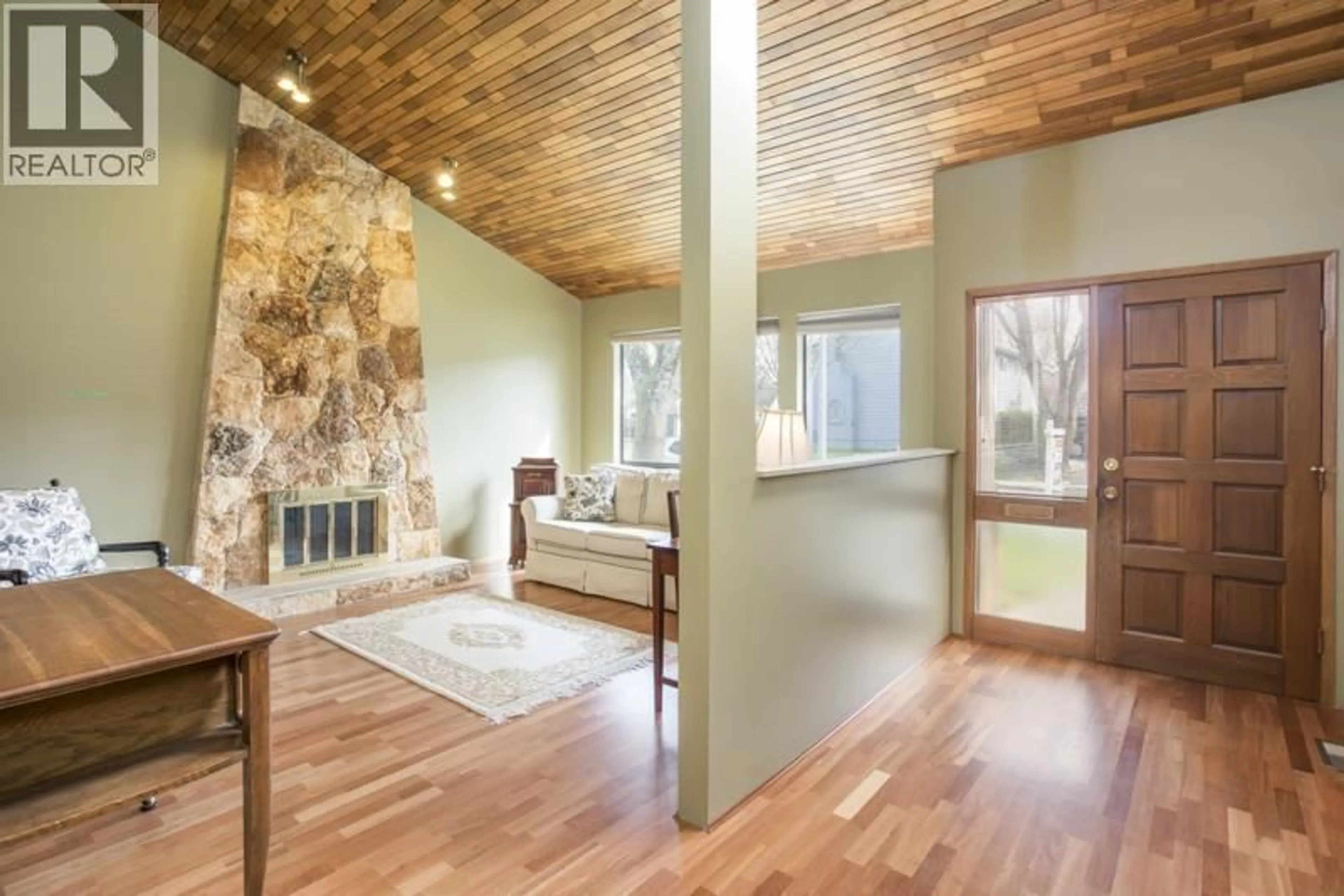 Indoor entryway for 10139 LAWSON DRIVE, Richmond British Columbia V7E5M2