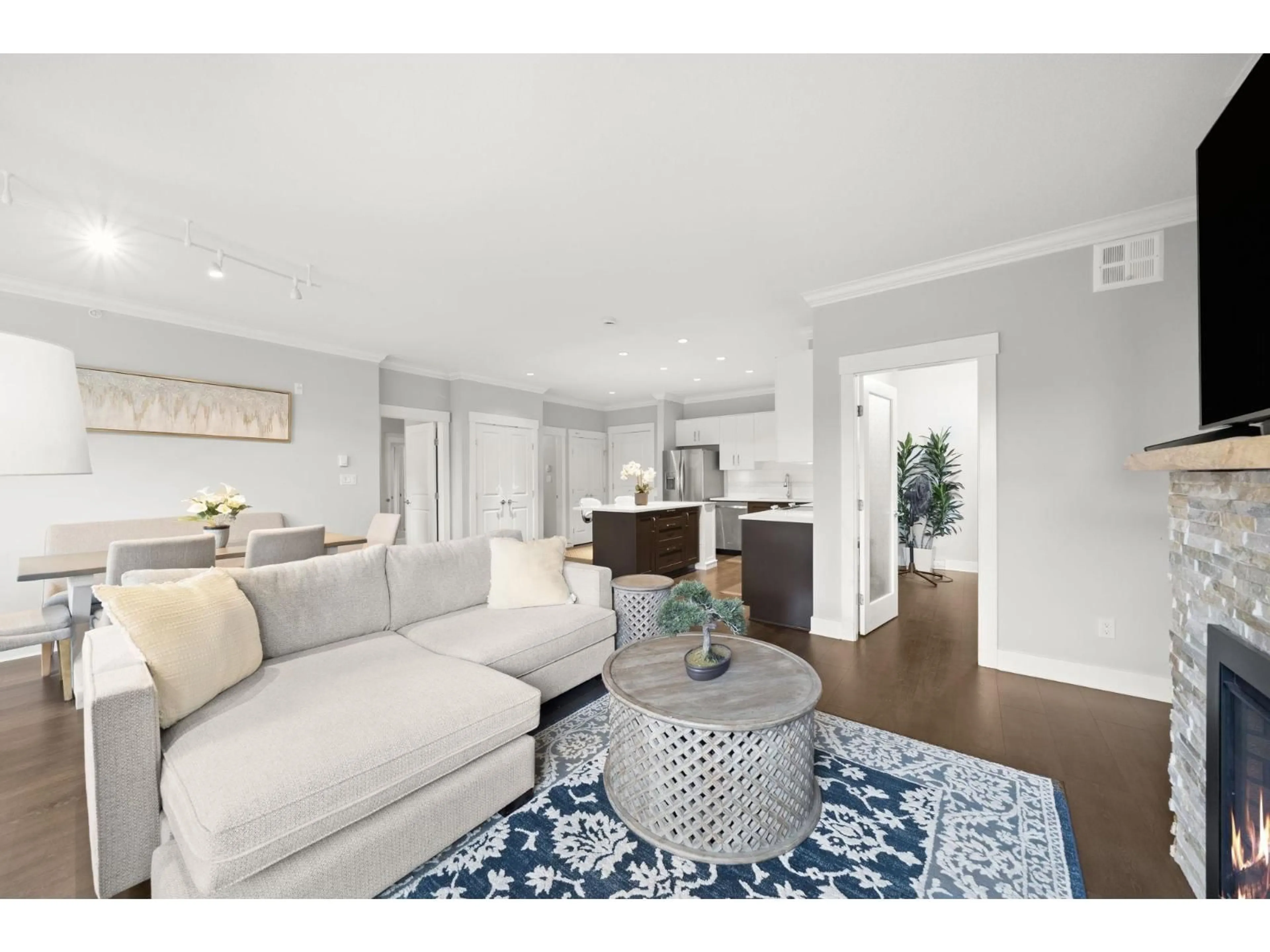 Living room with furniture, unknown for 419 - 20728 WILLOUGHBY TOWN CENTRE DRIVE, Langley British Columbia V2Y0P3