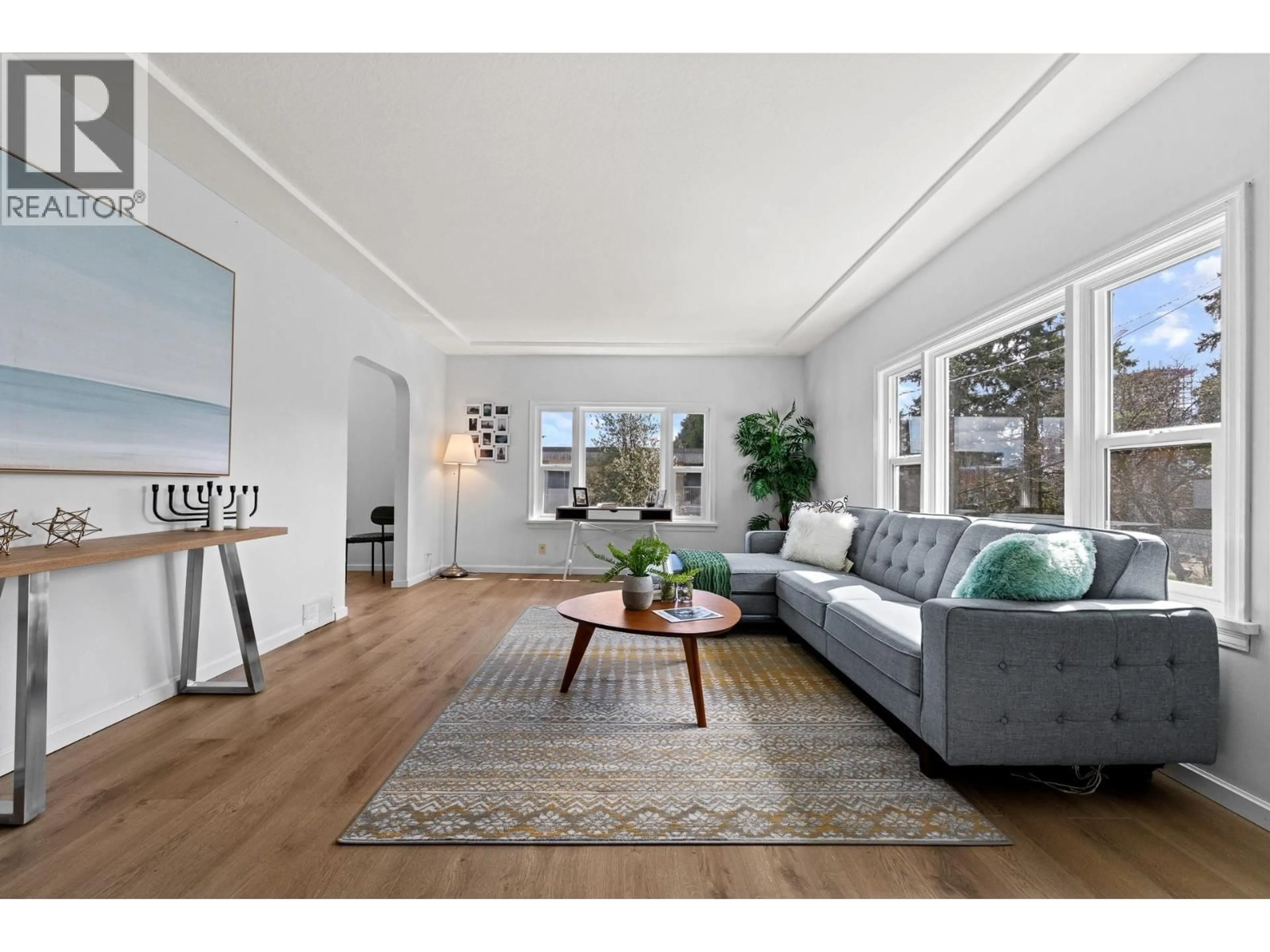 Living room with furniture, wood/laminate floor for 341 SHERBROOKE STREET, New Westminster British Columbia V3L3M4