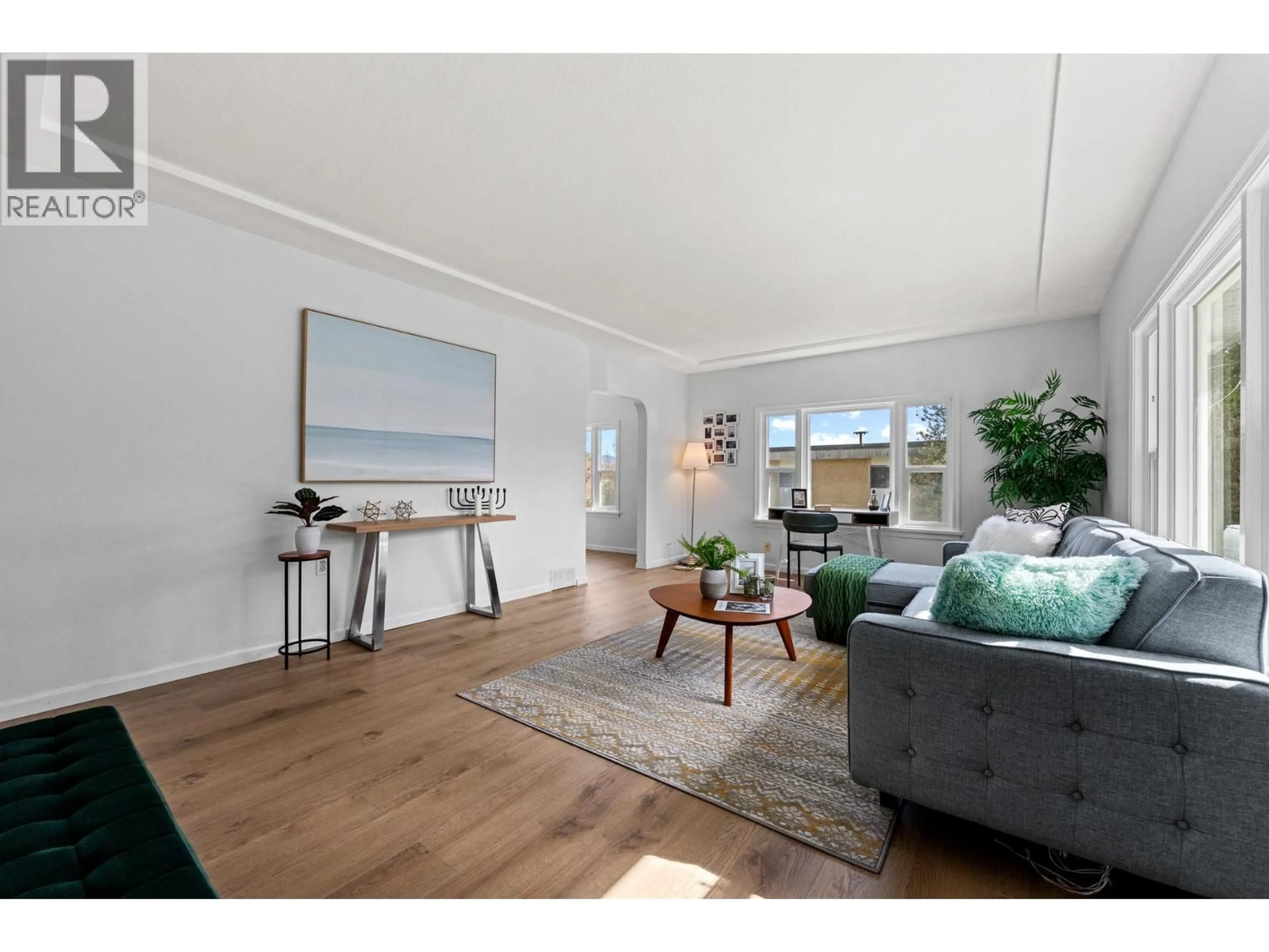 Living room with furniture, wood/laminate floor for 341 SHERBROOKE STREET, New Westminster British Columbia V3L3M4