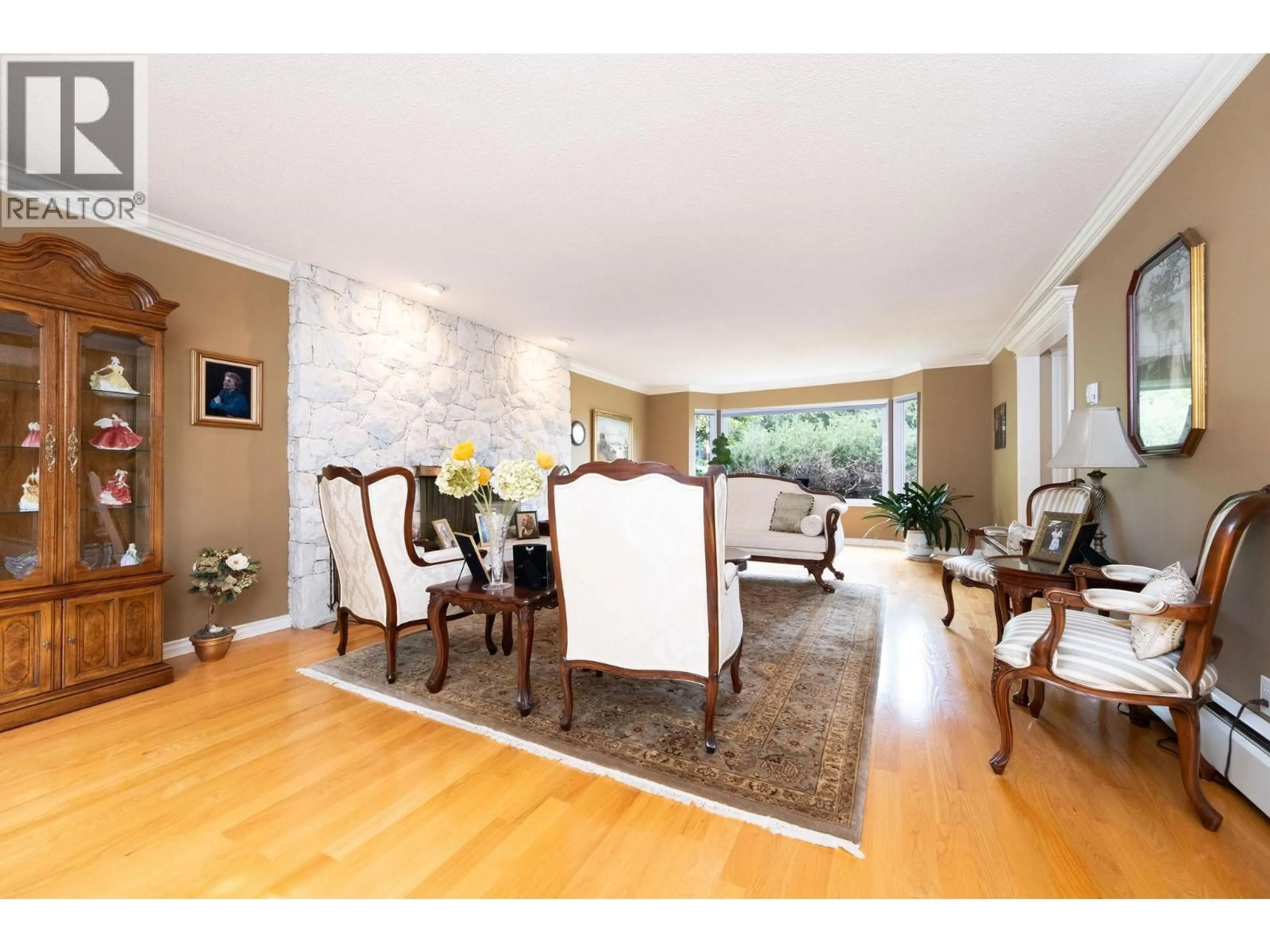 Living room with furniture, wood/laminate floor for 6350 BUCKINGHAM DRIVE, Burnaby British Columbia V5E2A7