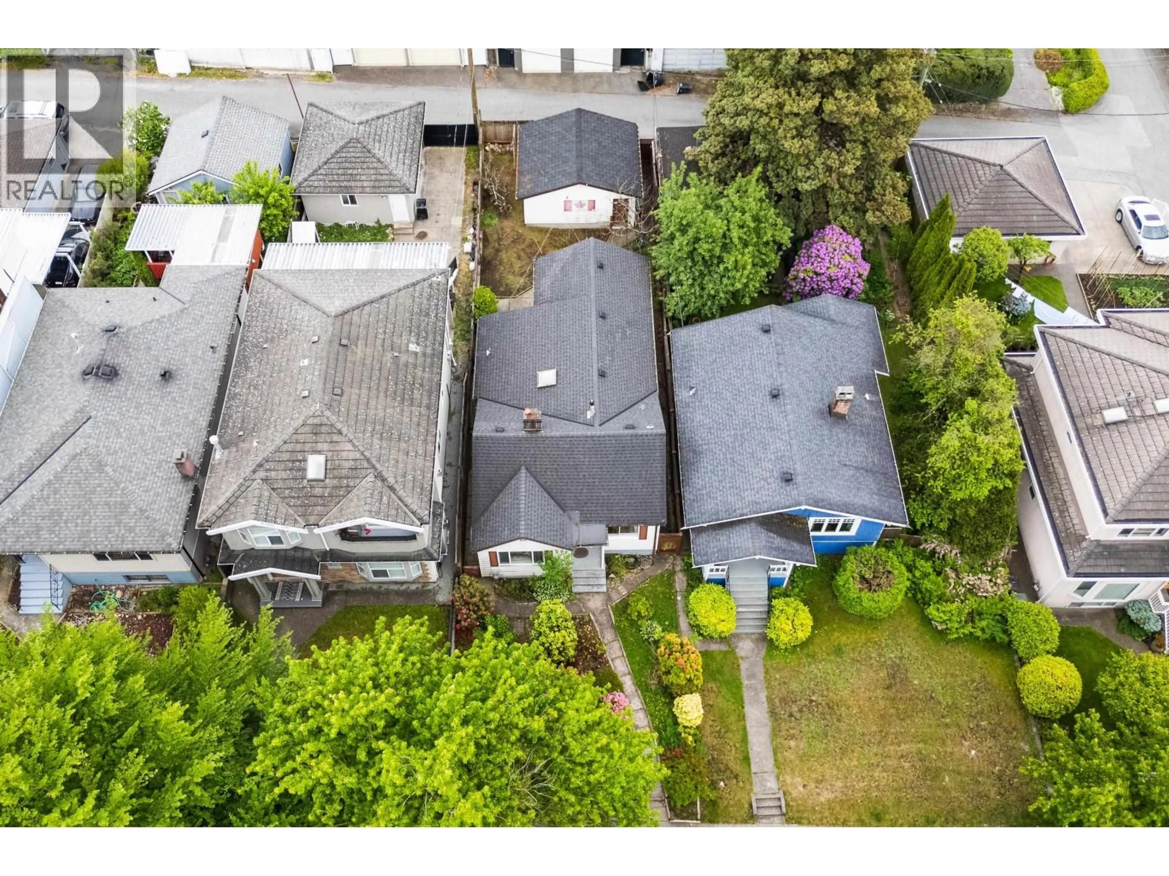 A pic from outside/outdoor area/front of a property/back of a property/a pic from drone, street for 2448 EAST 29TH AVENUE, Vancouver British Columbia V5R1T9