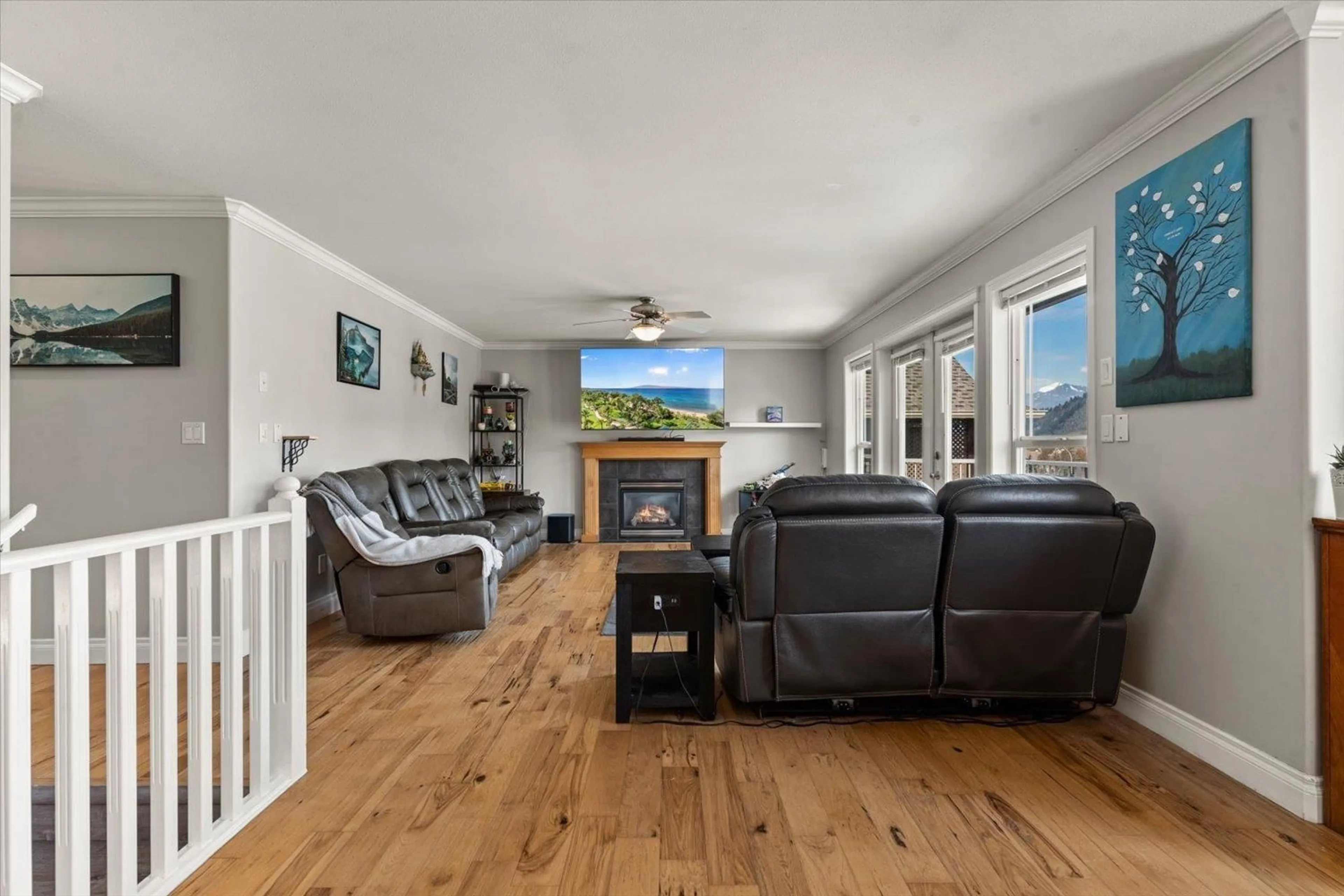 Living room with furniture, wood/laminate floor for 46017 SHERWOOD DRIVE, Chilliwack British Columbia V2R5R2