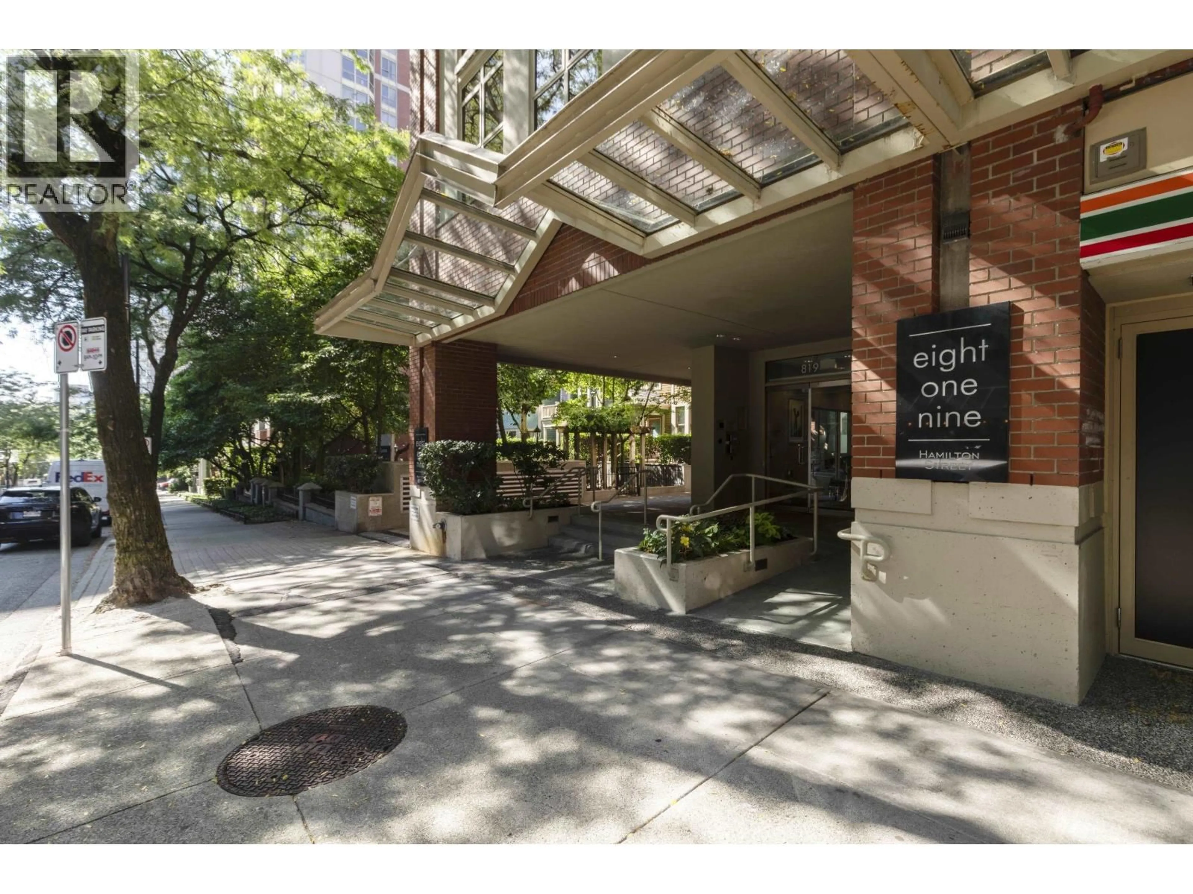 Indoor foyer for 1105 - 819 HAMILTON STREET, Vancouver British Columbia V6B6M2