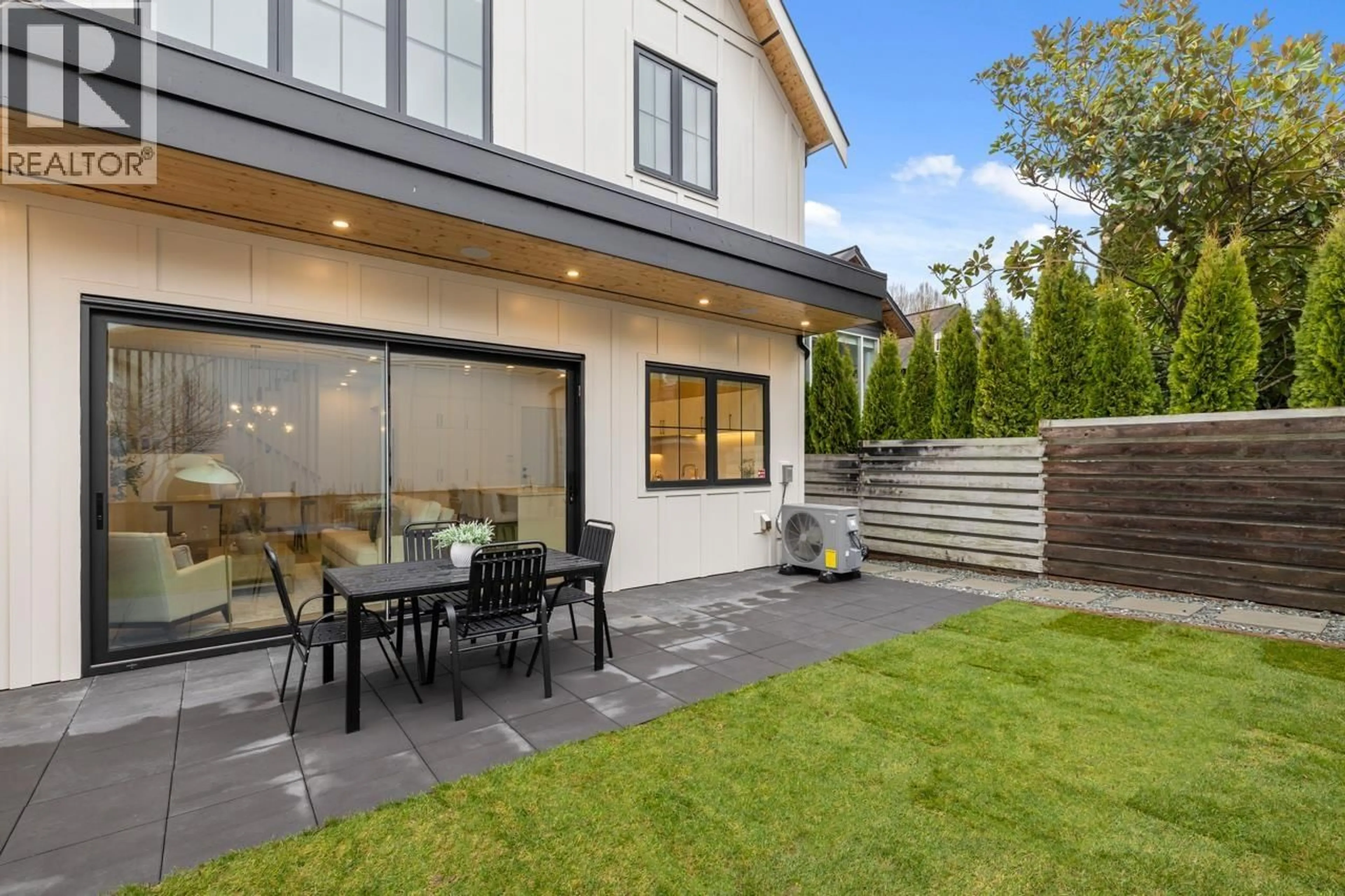 Patio, street for 2 - 810 22ND AVENUE, Vancouver British Columbia V5V1V7