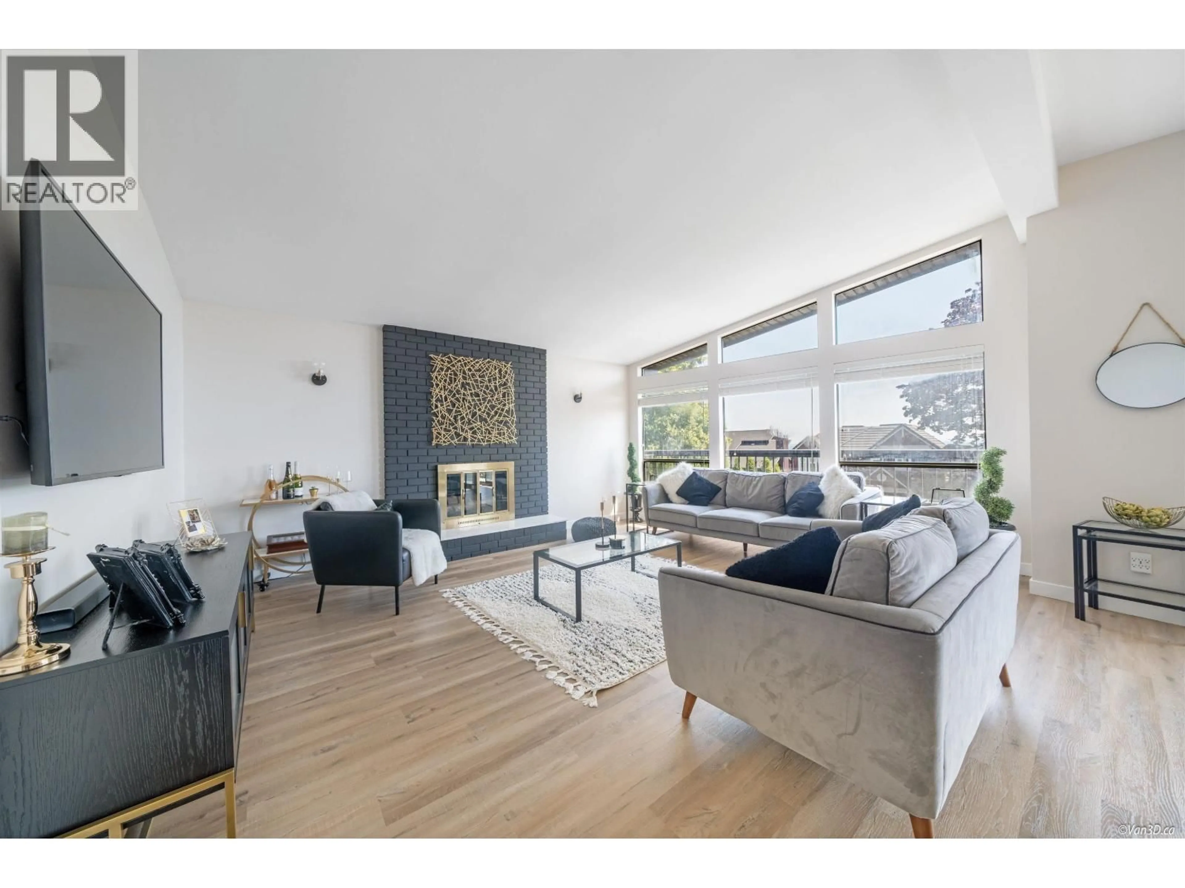 Living room with furniture, unknown for 2131 FRASERVIEW DRIVE, Vancouver British Columbia V5P2N2