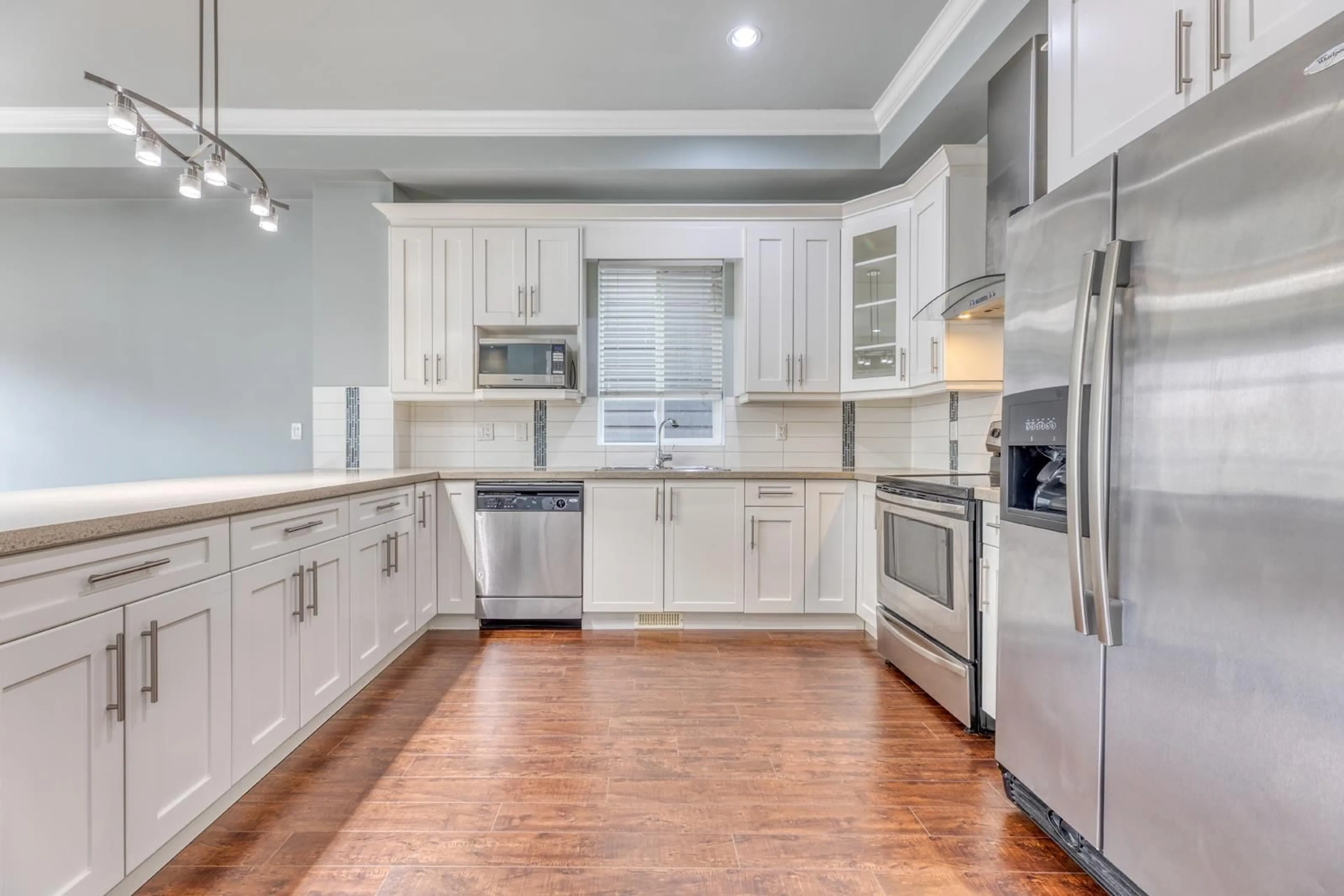 Open concept kitchen, ceramic/tile floor for 7339 191B STREET, Surrey British Columbia V4N6L8