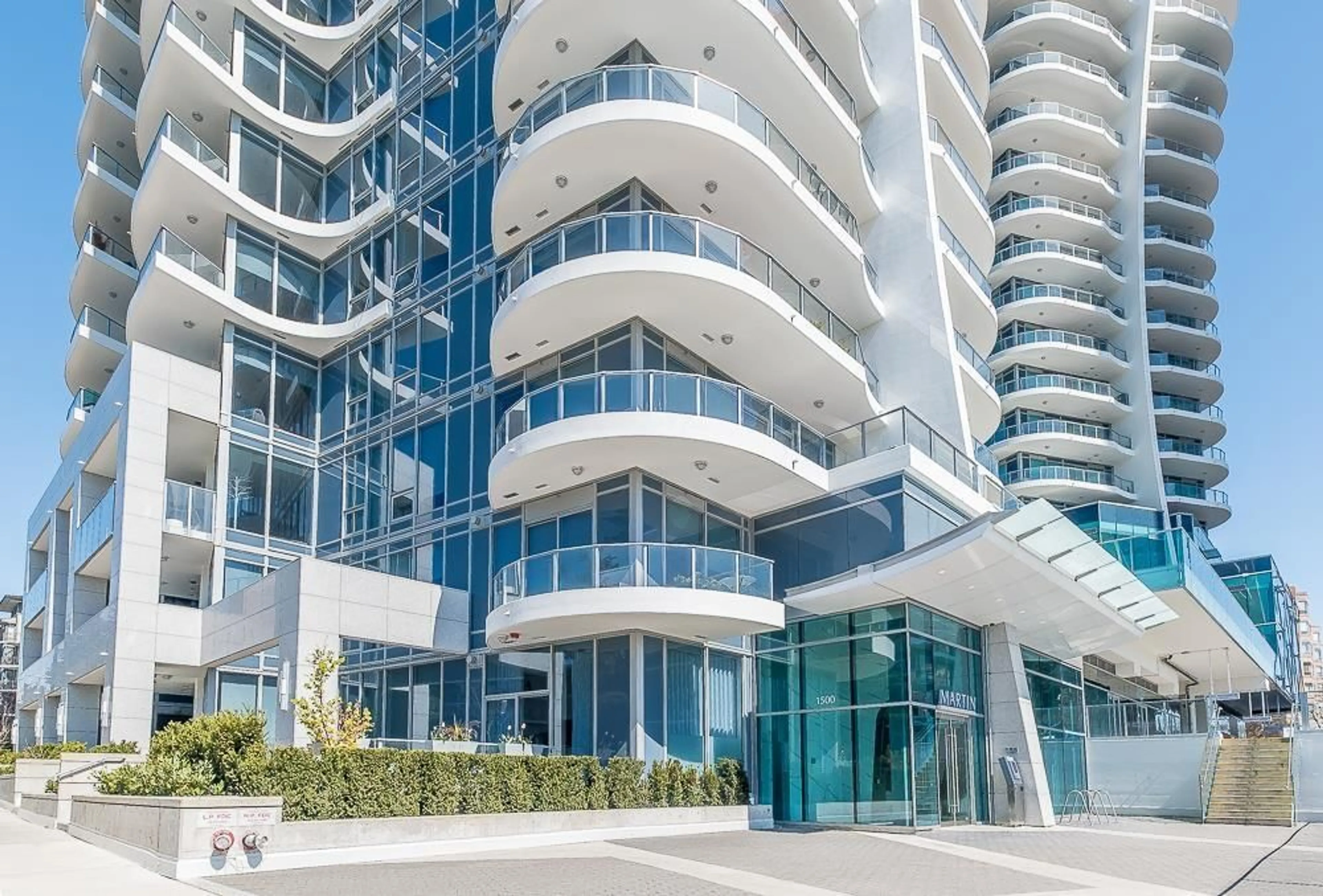 Indoor foyer for 604 - 1500 MARTIN STREET, White Rock British Columbia V4B0C2