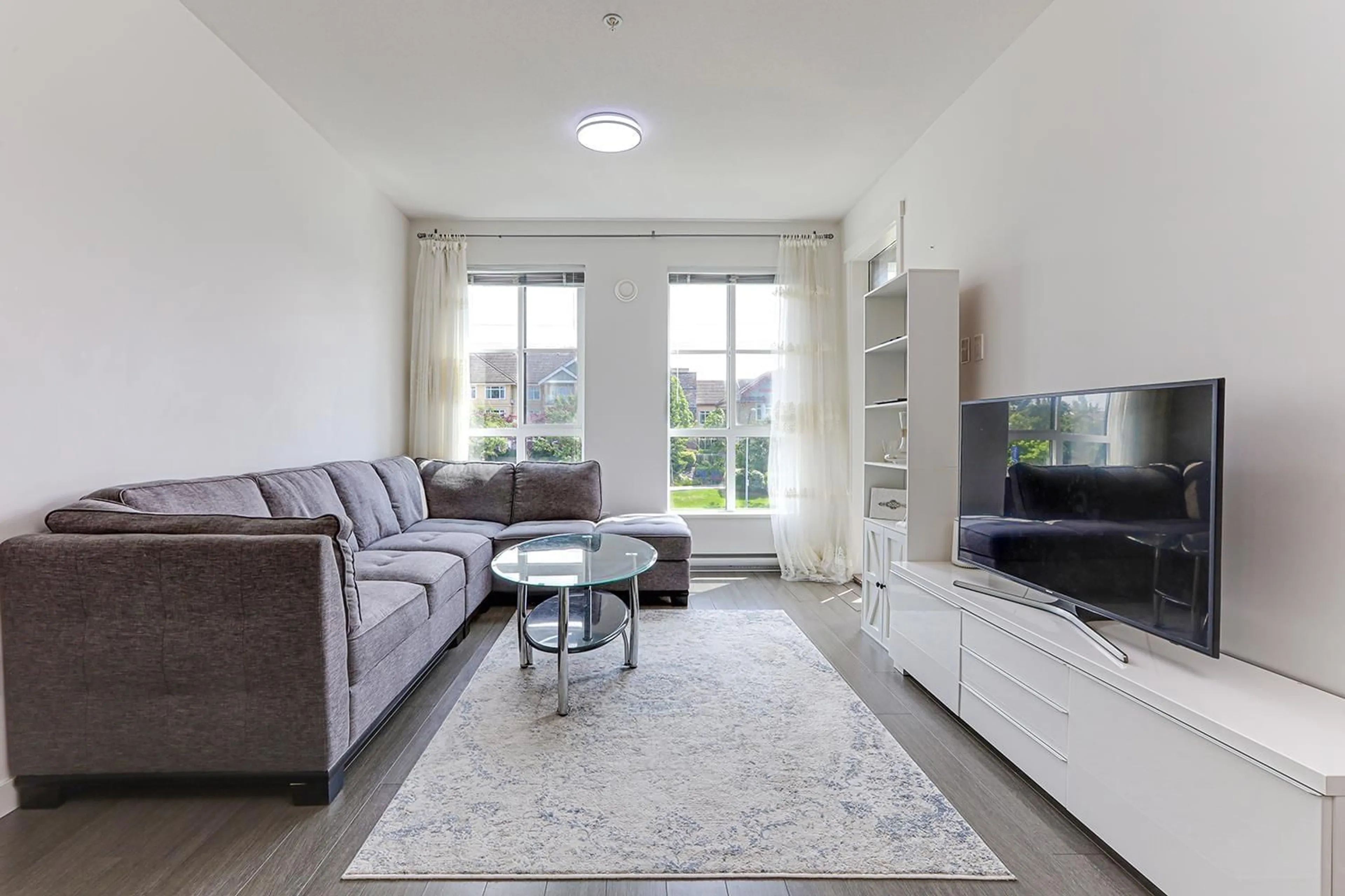 Living room with furniture, unknown for 324 - 15138 34 AVENUE, Surrey British Columbia V3Z0Y5