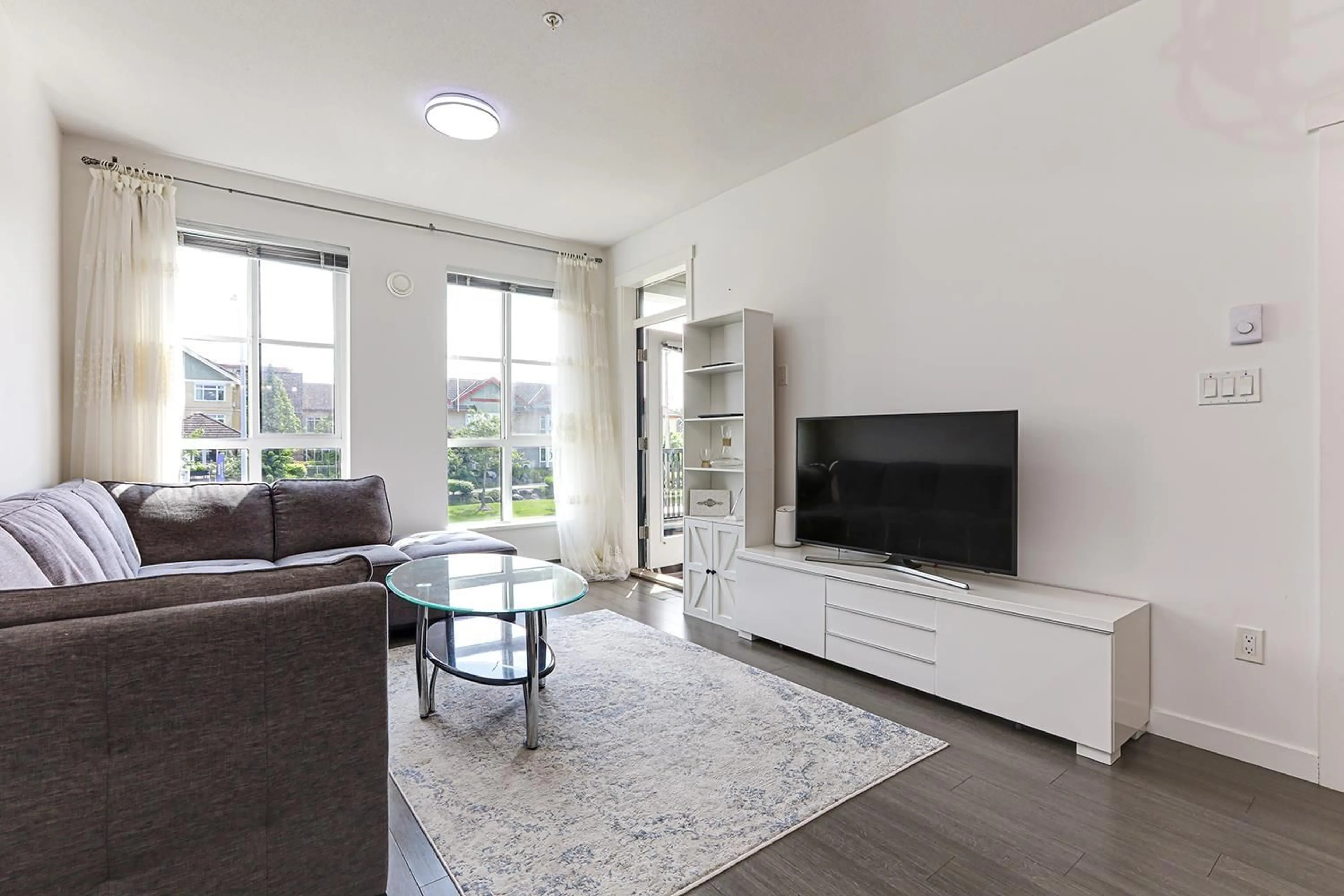 Living room with furniture, unknown for 324 - 15138 34 AVENUE, Surrey British Columbia V3Z0Y5