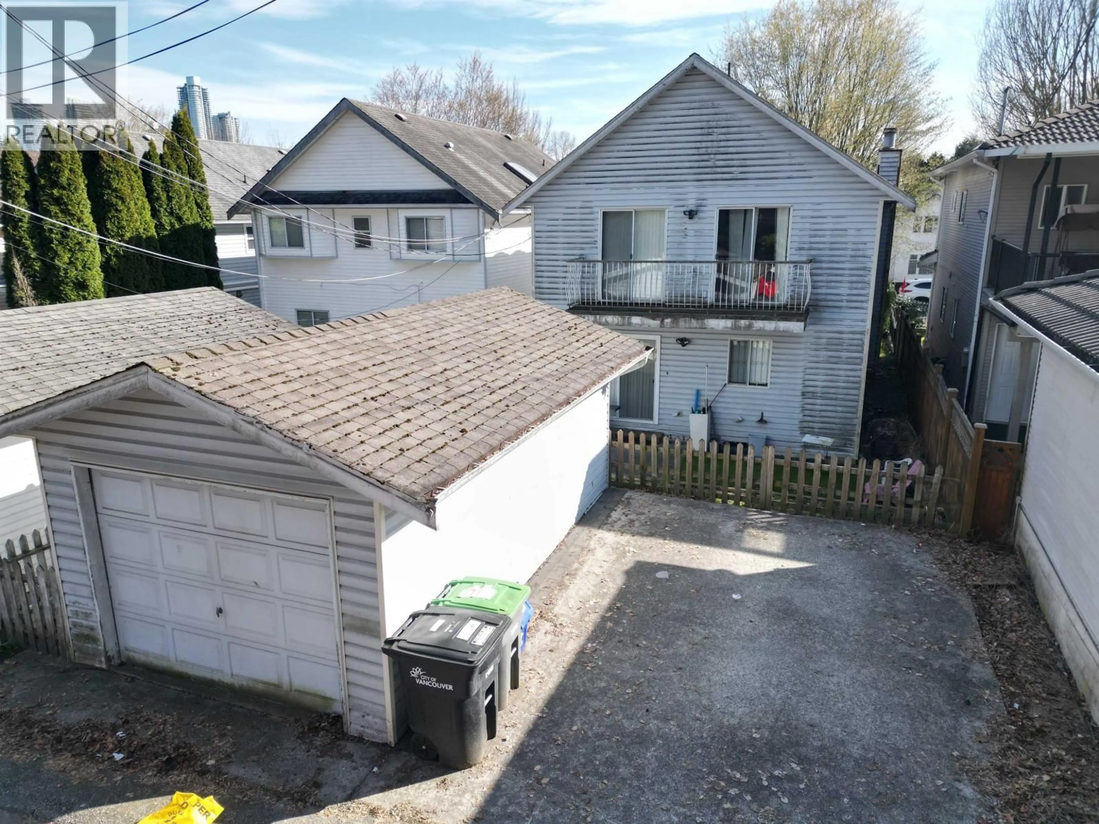 A pic from outside/outdoor area/front of a property/back of a property/a pic from drone, street for 3523 NAPPIER STREET, Vancouver British Columbia V5K2X8