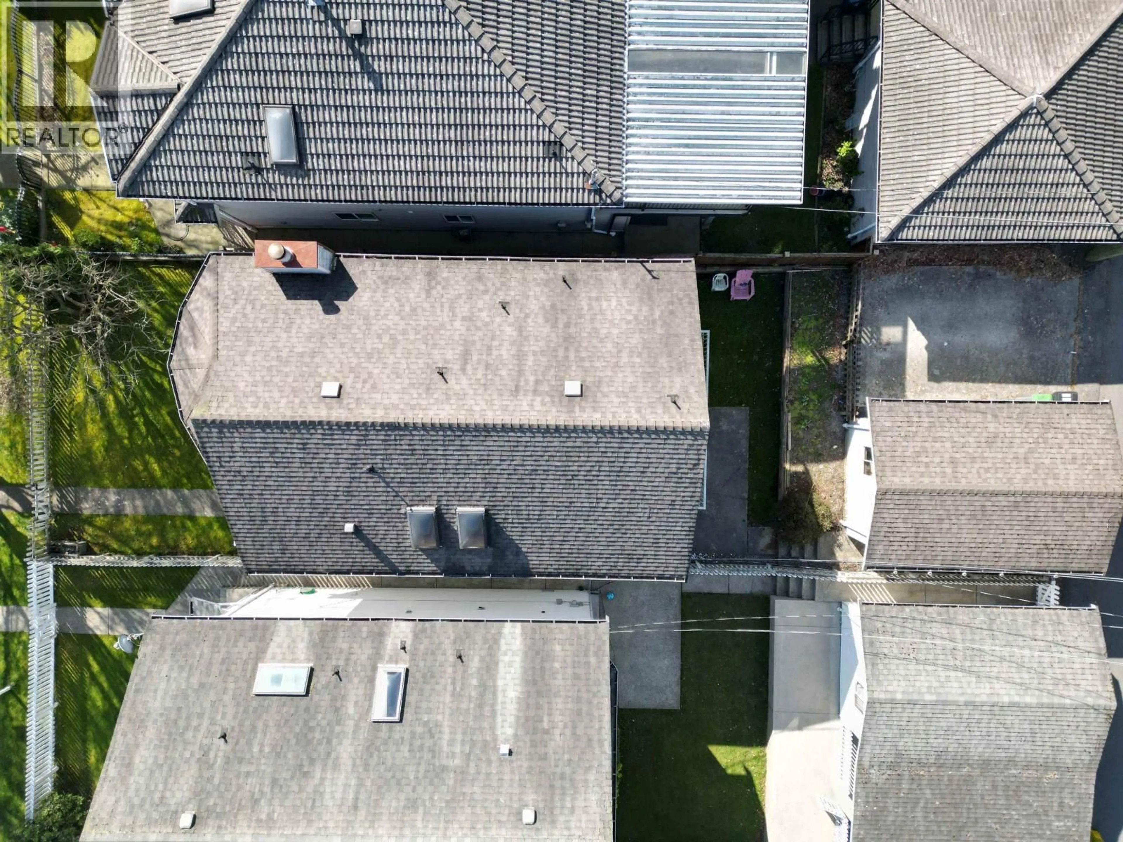 A pic from outside/outdoor area/front of a property/back of a property/a pic from drone, city buildings view from balcony for 3523 NAPPIER STREET, Vancouver British Columbia V5K2X8