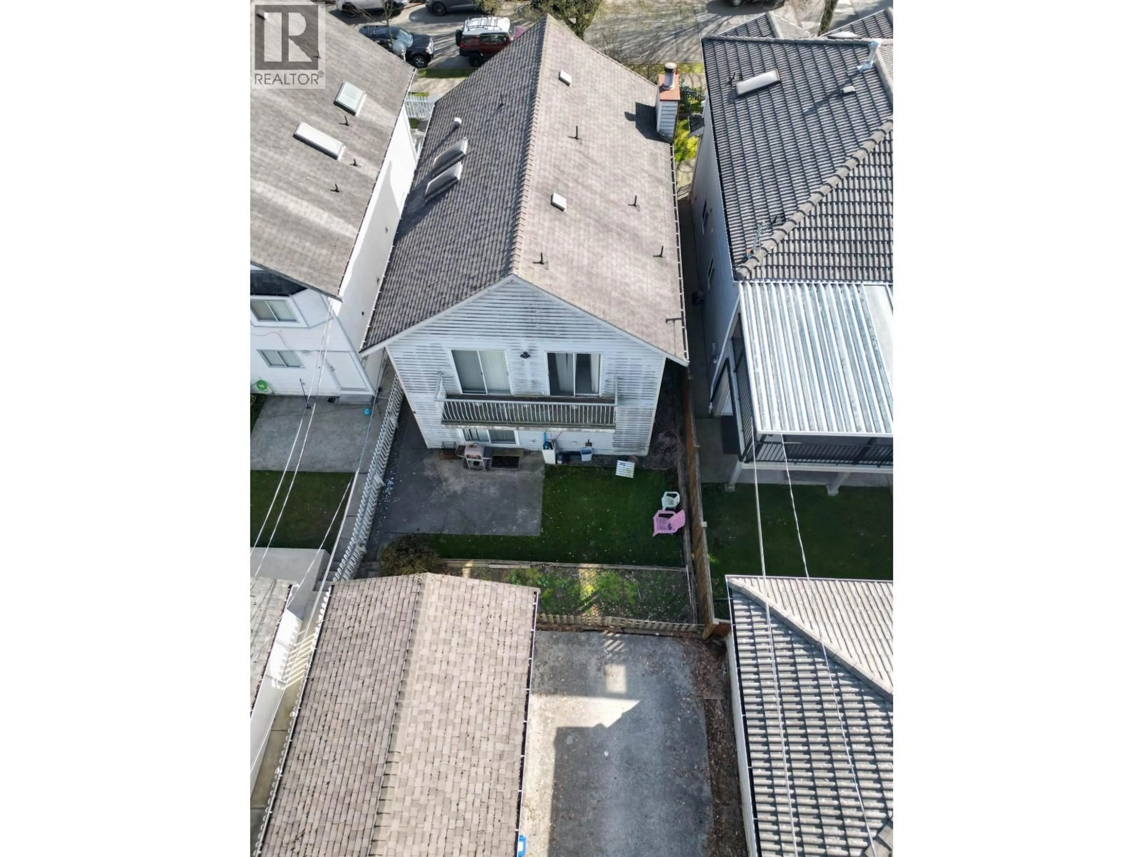 A pic from outside/outdoor area/front of a property/back of a property/a pic from drone, street for 3523 NAPPIER STREET, Vancouver British Columbia V5K2X8