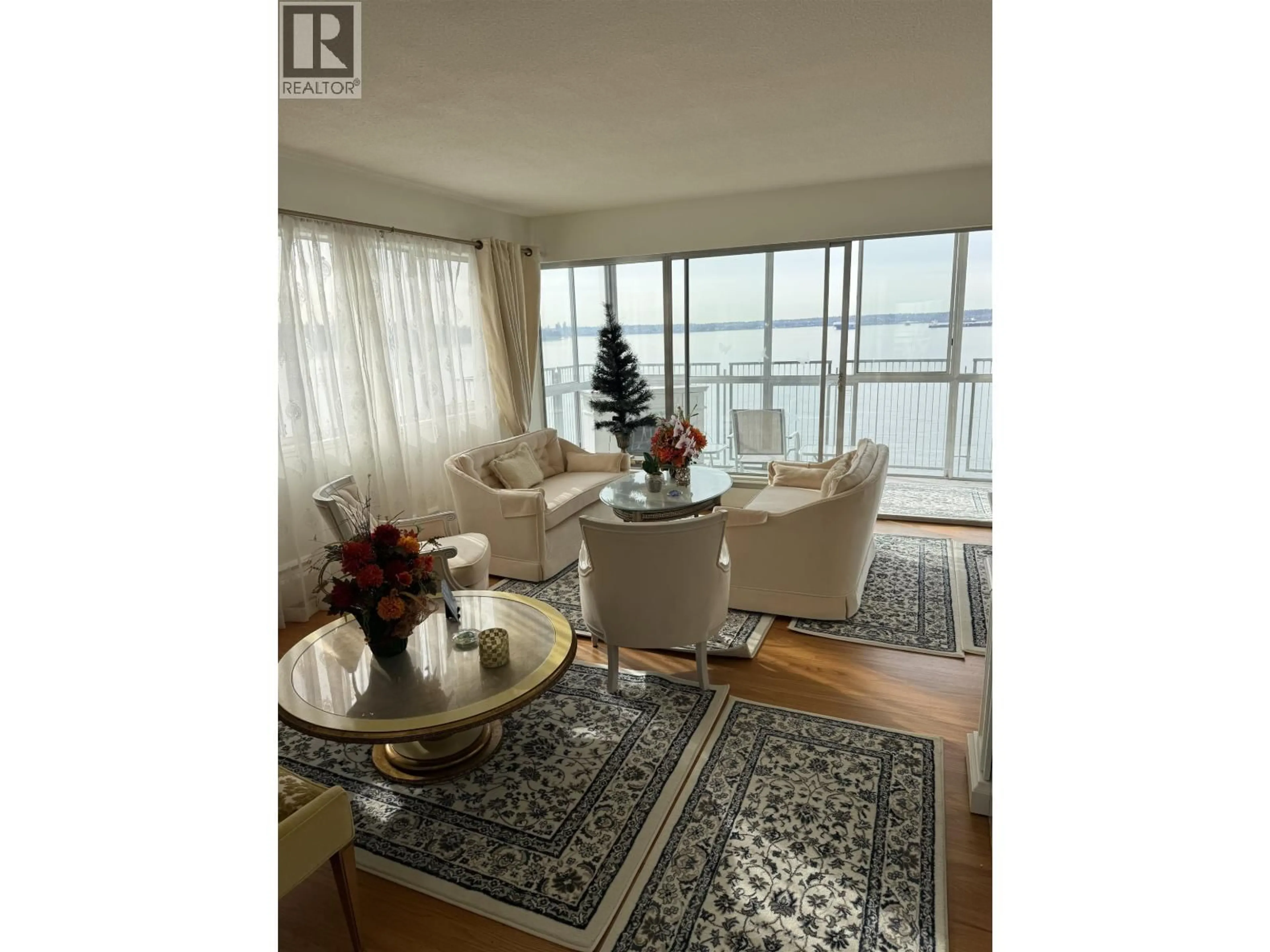 Living room with furniture, unknown for 1105 - 150 24TH STREET, West Vancouver British Columbia V7V4G8