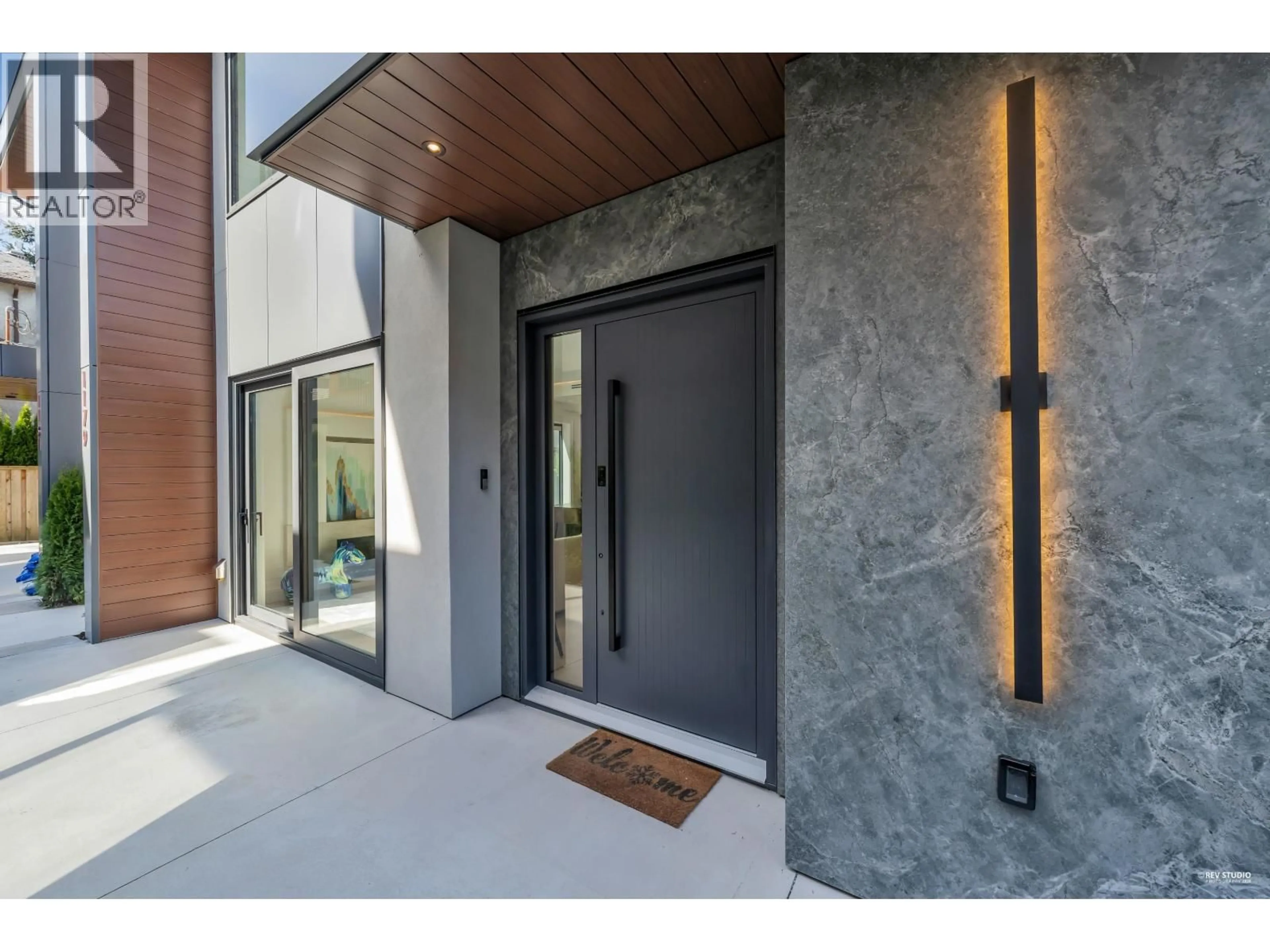 Indoor entryway for 1181 33RD AVENUE, Vancouver British Columbia V6M1A2
