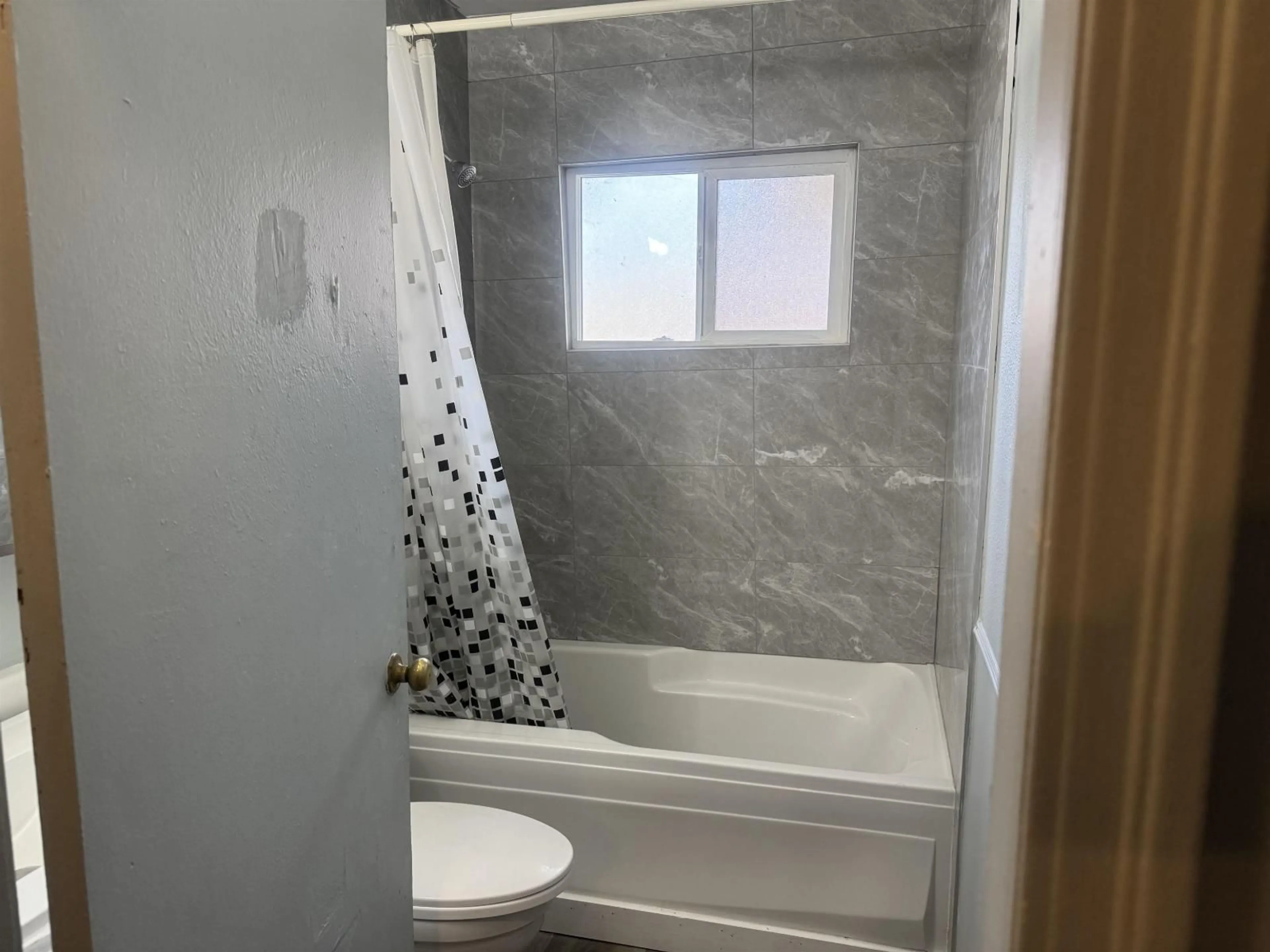 Unknown for 12893 114A AVENUE, Surrey British Columbia V3R2N1