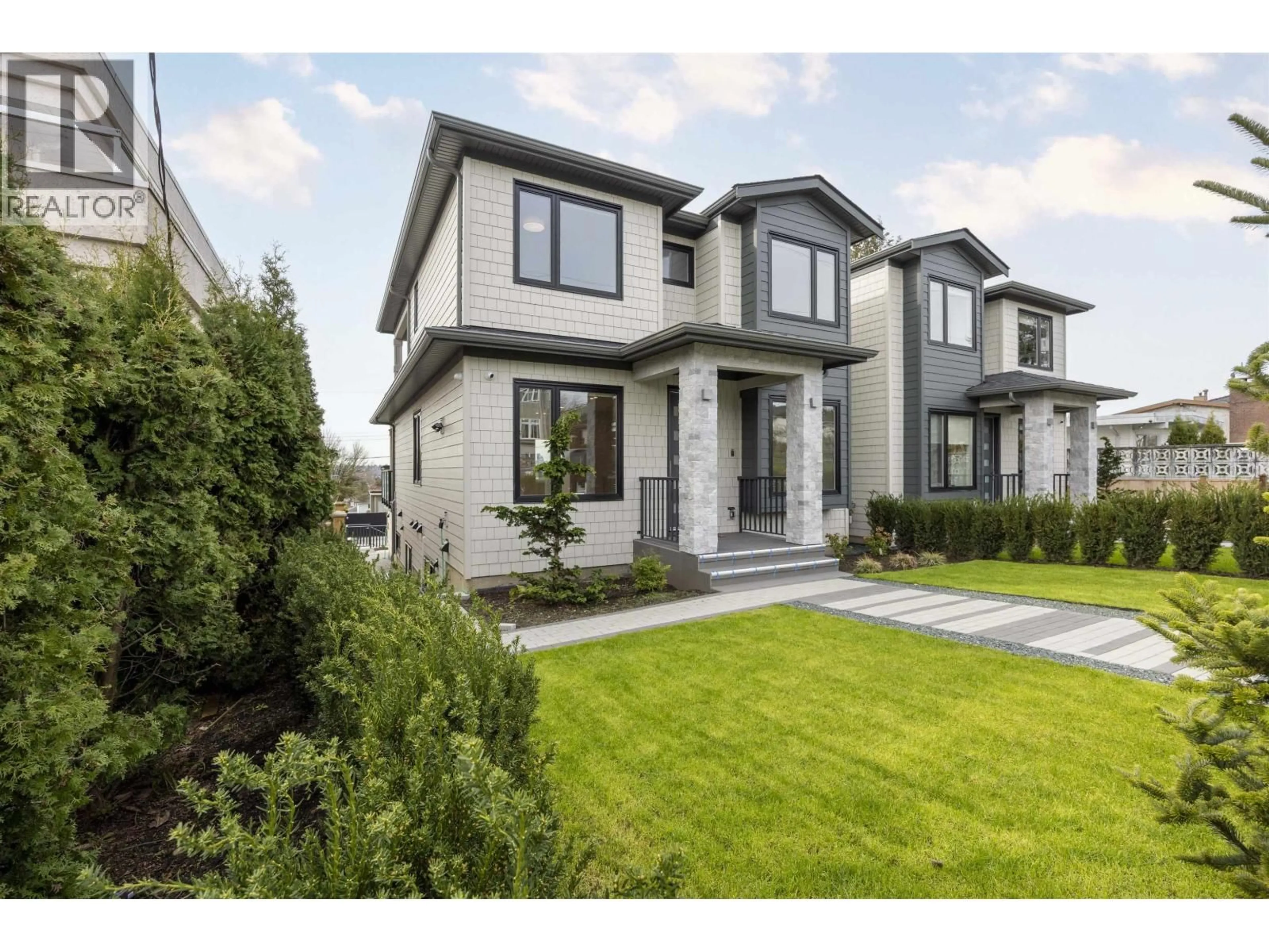 Home with vinyl exterior material, street for 6252 KITCHENER STREET, Burnaby British Columbia V5B2J4