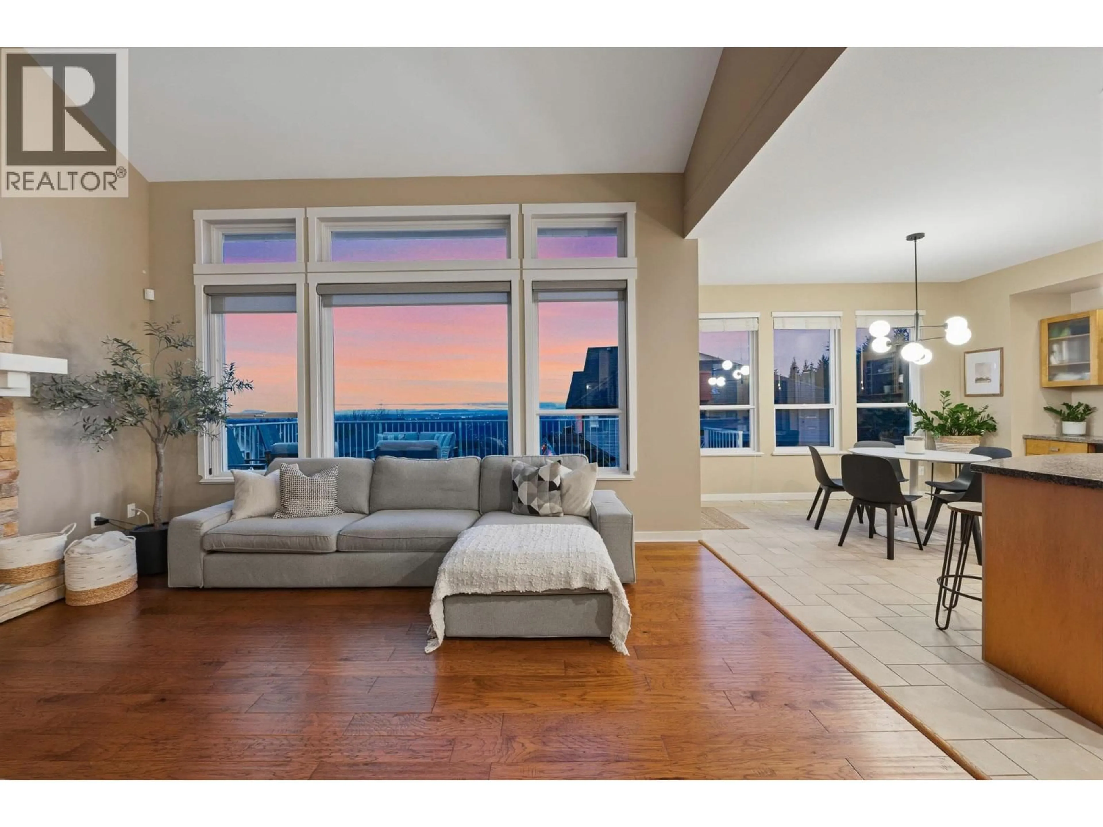 Living room with furniture, wood/laminate floor for 4 HICKORY DRIVE, Port Moody British Columbia V3H5L9