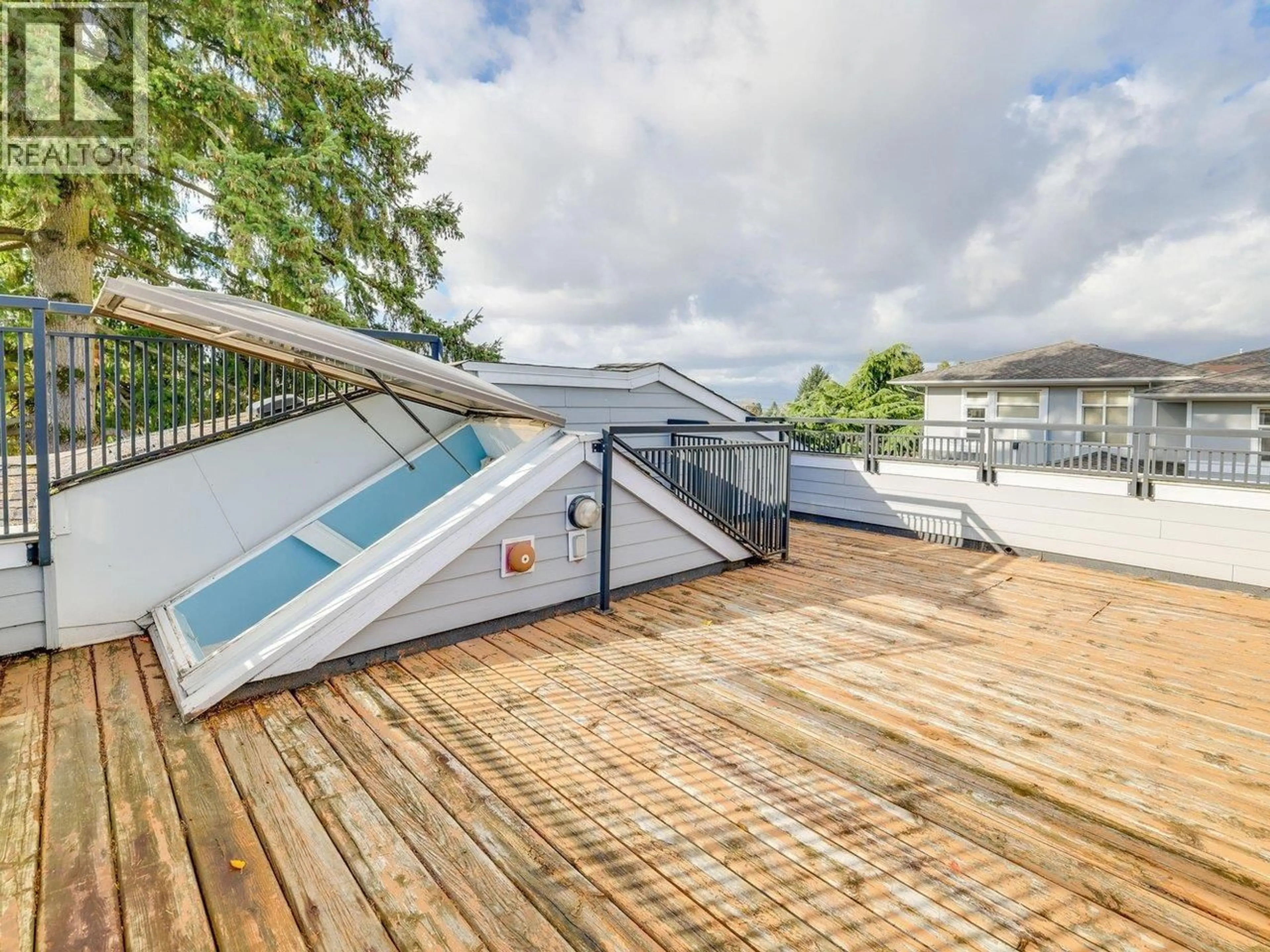 Patio, water/lake/river/ocean view for 59 - 6528 DENBIGH AVENUE, Burnaby British Columbia V5H3R8