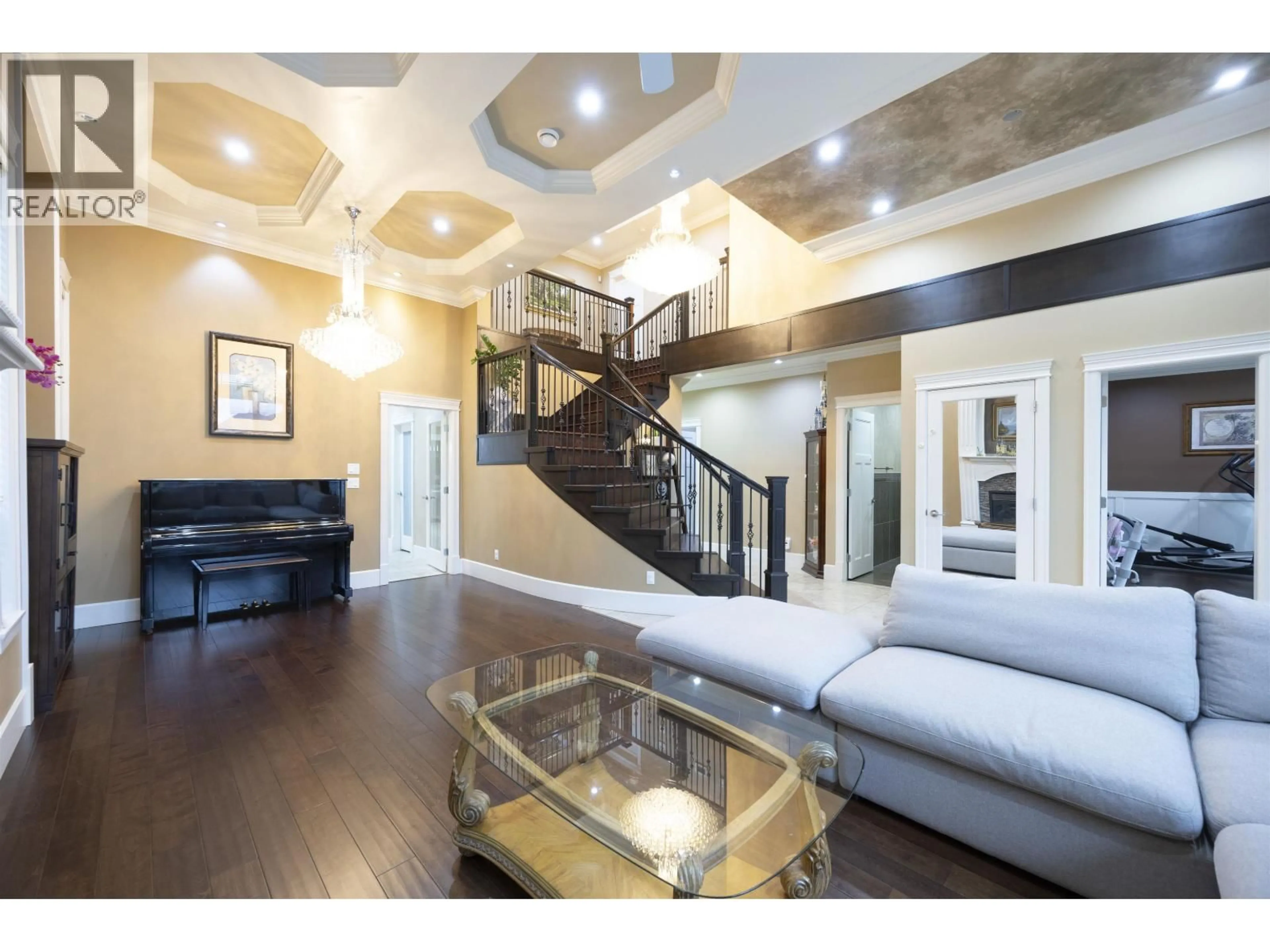 Indoor foyer for 913 QUADLING AVENUE, Coquitlam British Columbia V3K2A6
