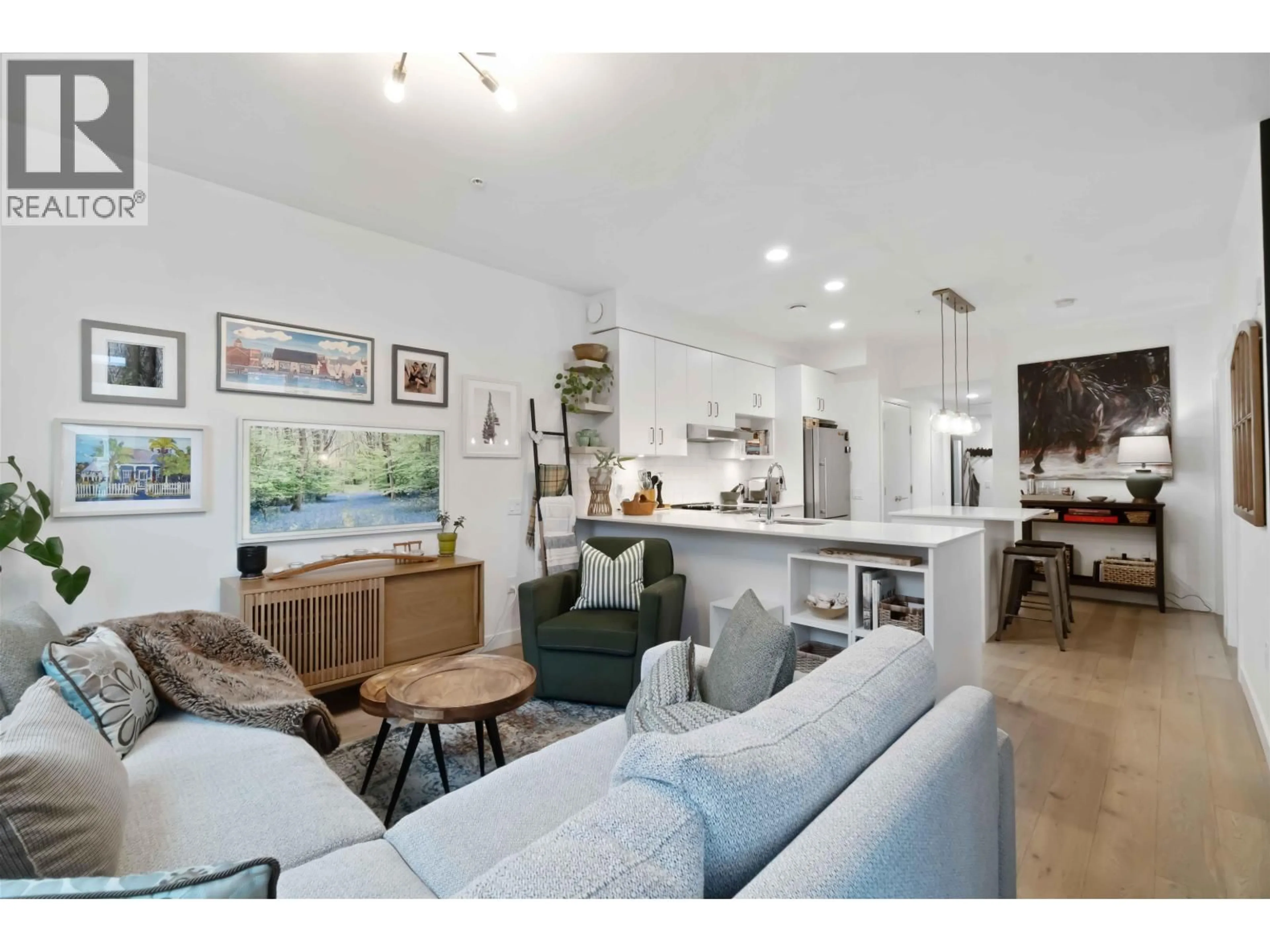 Open concept kitchen, unknown for 403 - 2137 CHESTERFIELD AVENUE, North Vancouver British Columbia V7M2P7