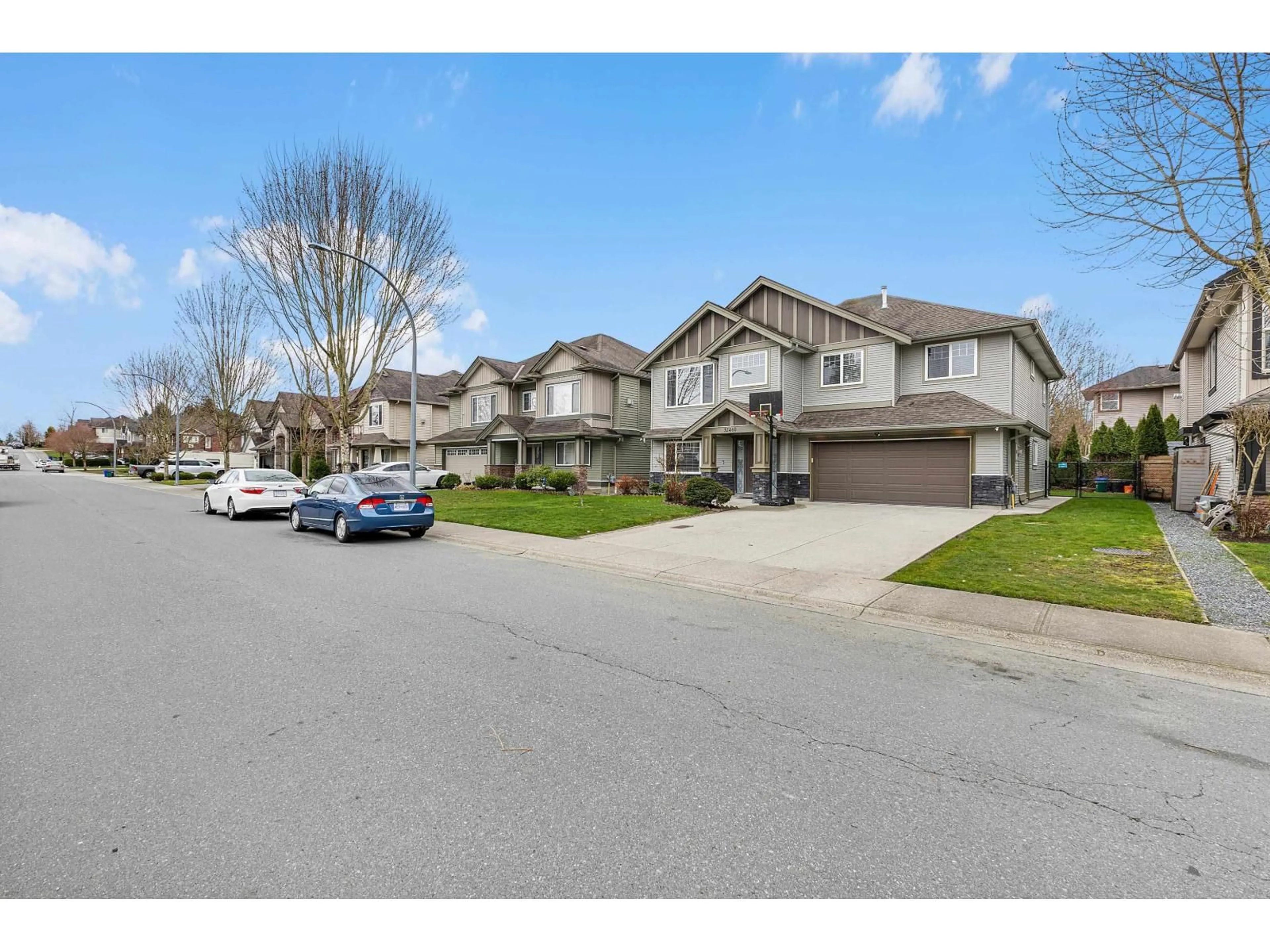 A pic from outside/outdoor area/front of a property/back of a property/a pic from drone, street for 32460 MITCHELL AVENUE, Mission British Columbia V4S0B2