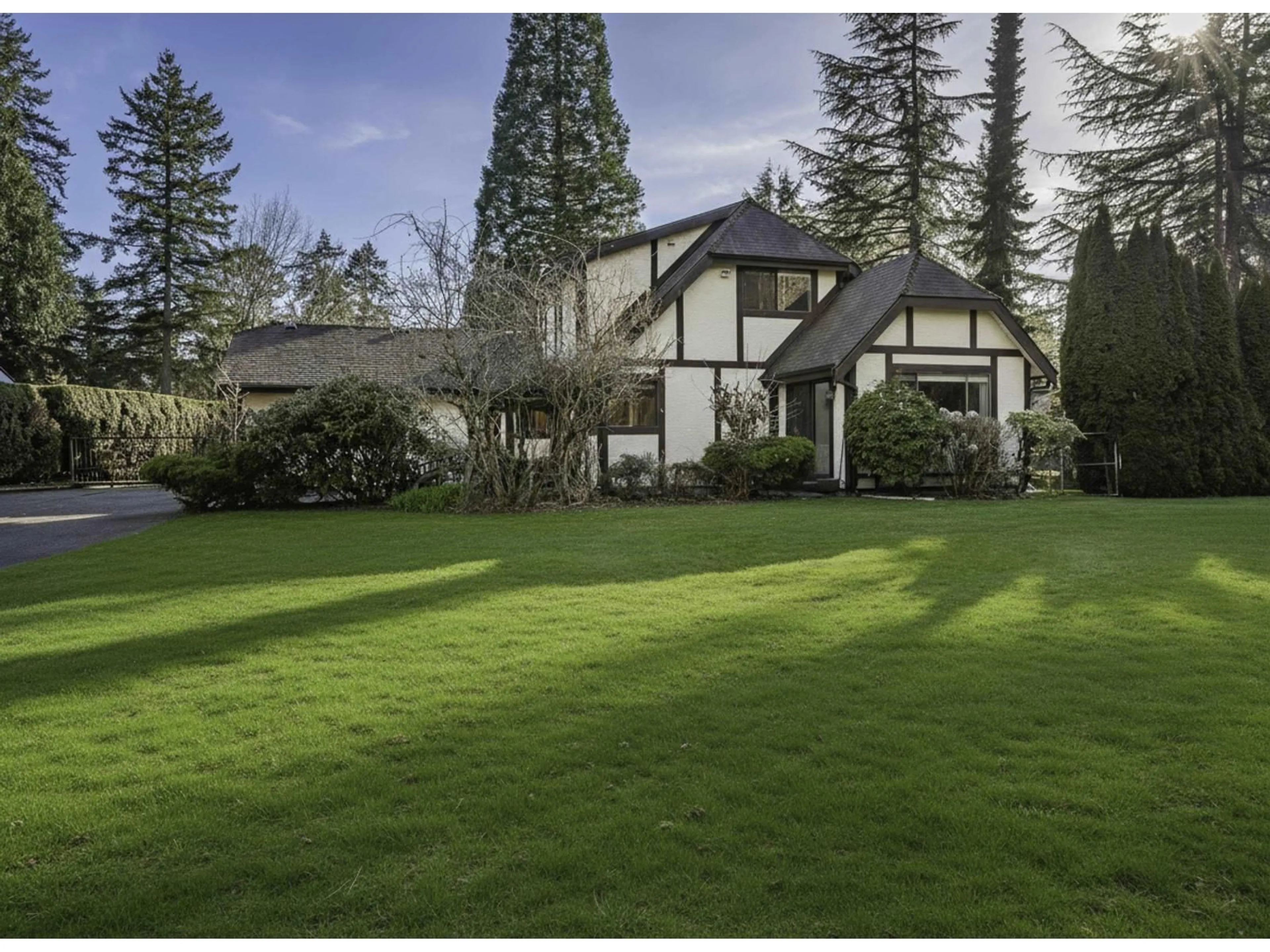 A pic from outside/outdoor area/front of a property/back of a property/a pic from drone, mountain view for 2570 142 STREET, Surrey British Columbia V4P2G3