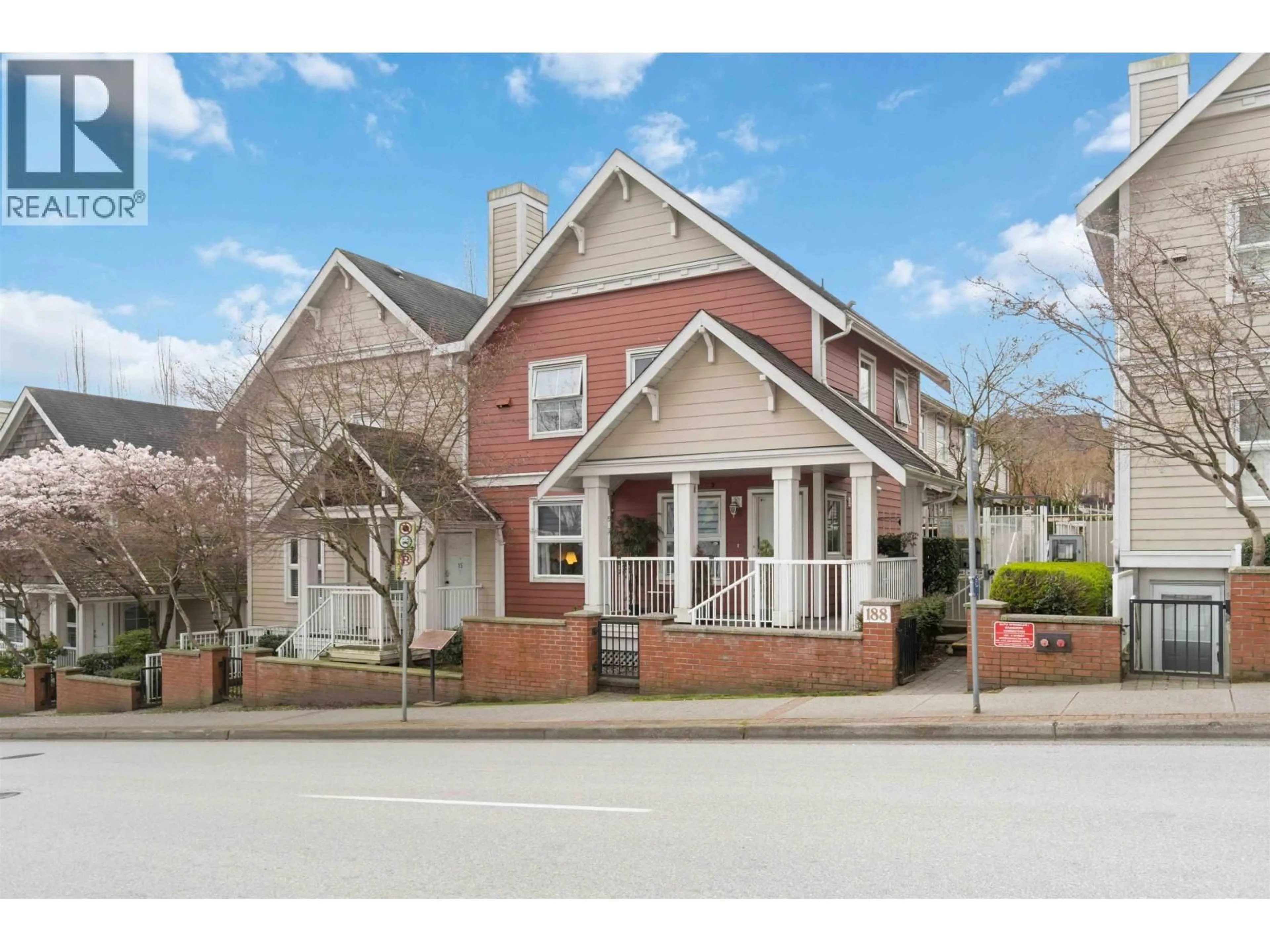 Home with brick exterior material, street for 16 - 188 SIXTH ST STREET, New Westminster British Columbia V3L2Z9