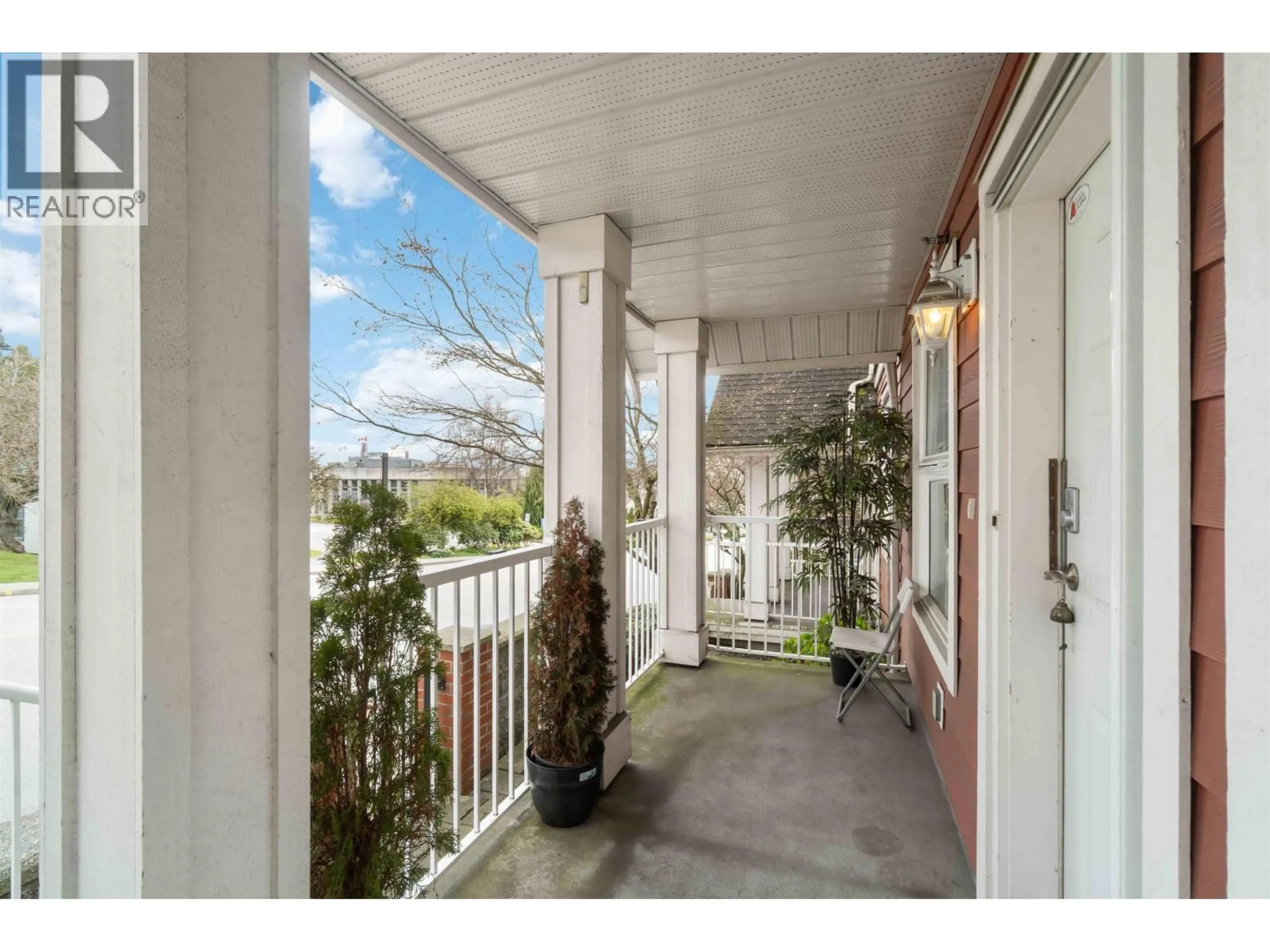 Indoor entryway for 16 - 188 SIXTH STREET, New Westminster British Columbia V3L2Z9