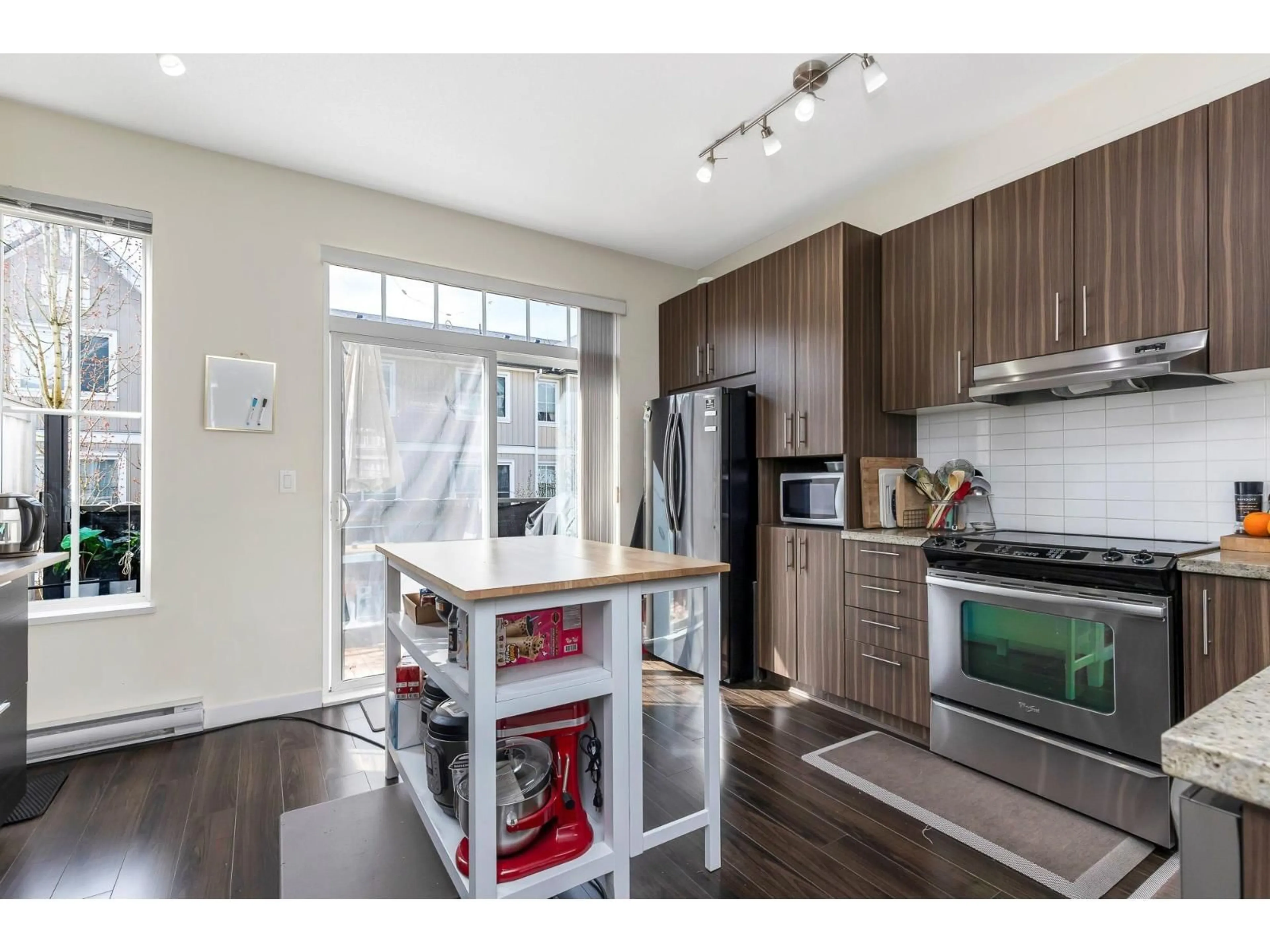 Open concept kitchen, wood/laminate floor for 37 - 31032 WESTRIDGE PLACE, Abbotsford British Columbia V2T0C6