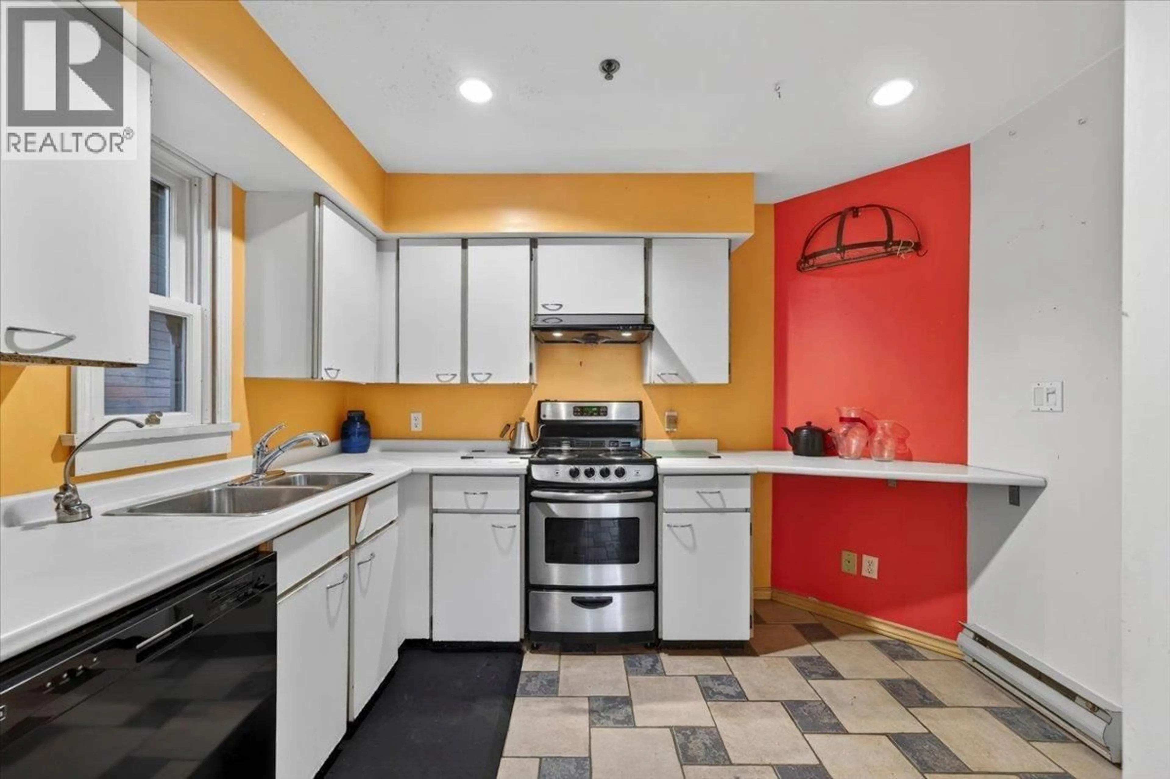 Standard kitchen, ceramic/tile floor for 751 KEEFER STREET, Vancouver British Columbia V6A1Y6
