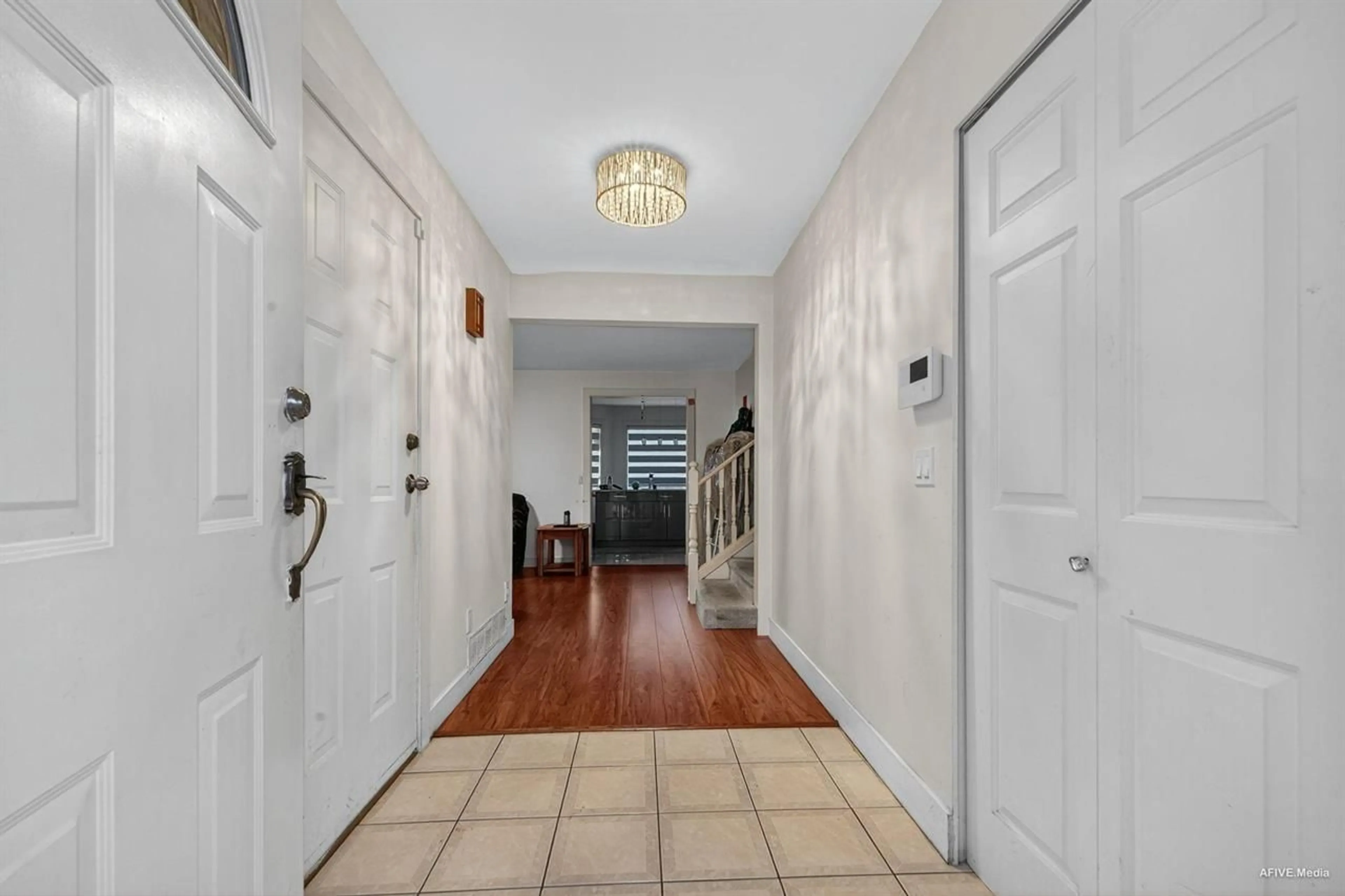 Indoor foyer for 12079 84A AVENUE, Surrey British Columbia V3W0S7