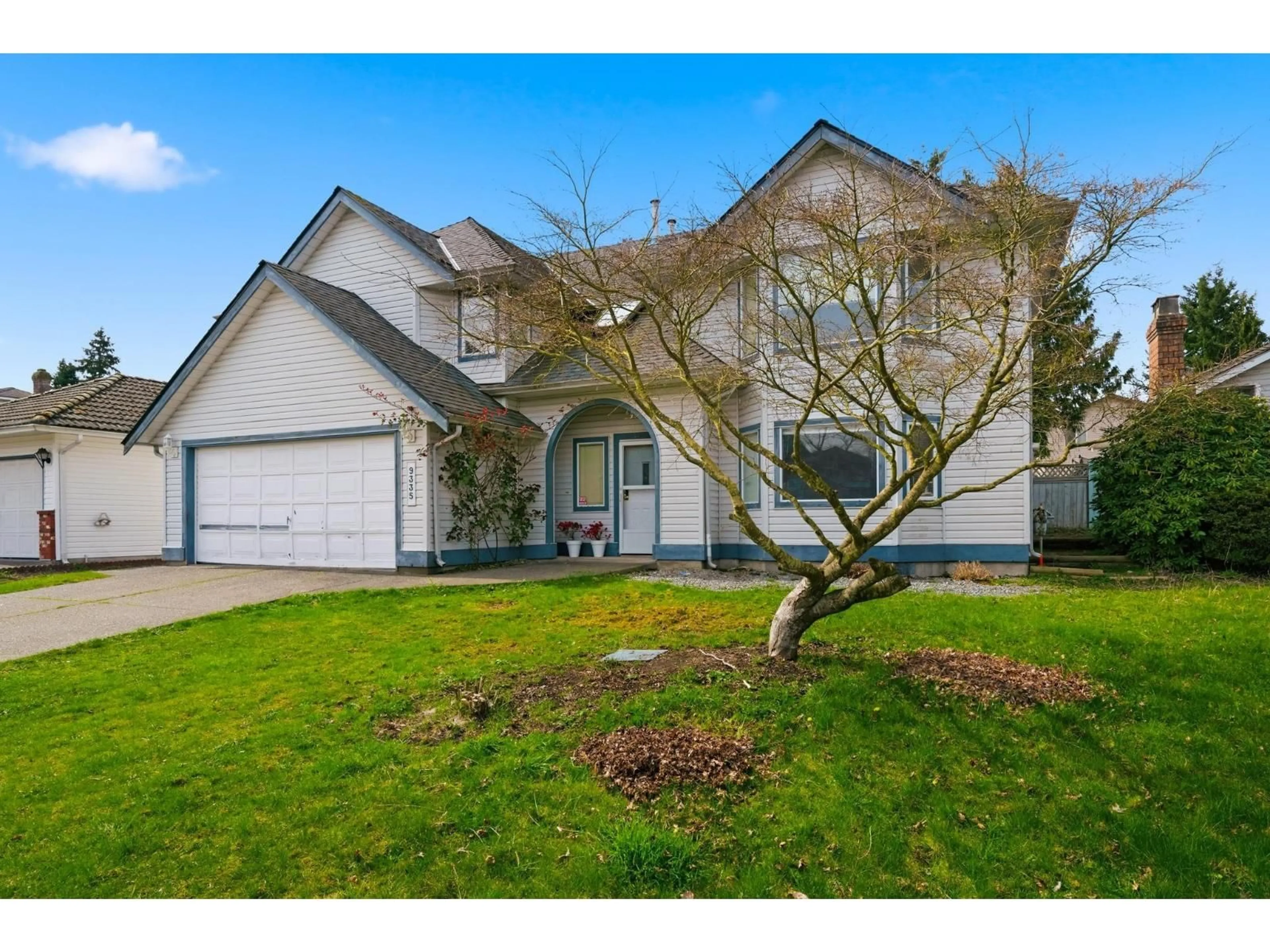 A pic from outside/outdoor area/front of a property/back of a property/a pic from drone, street for 9335 152A STREET, Surrey British Columbia V3R0E6