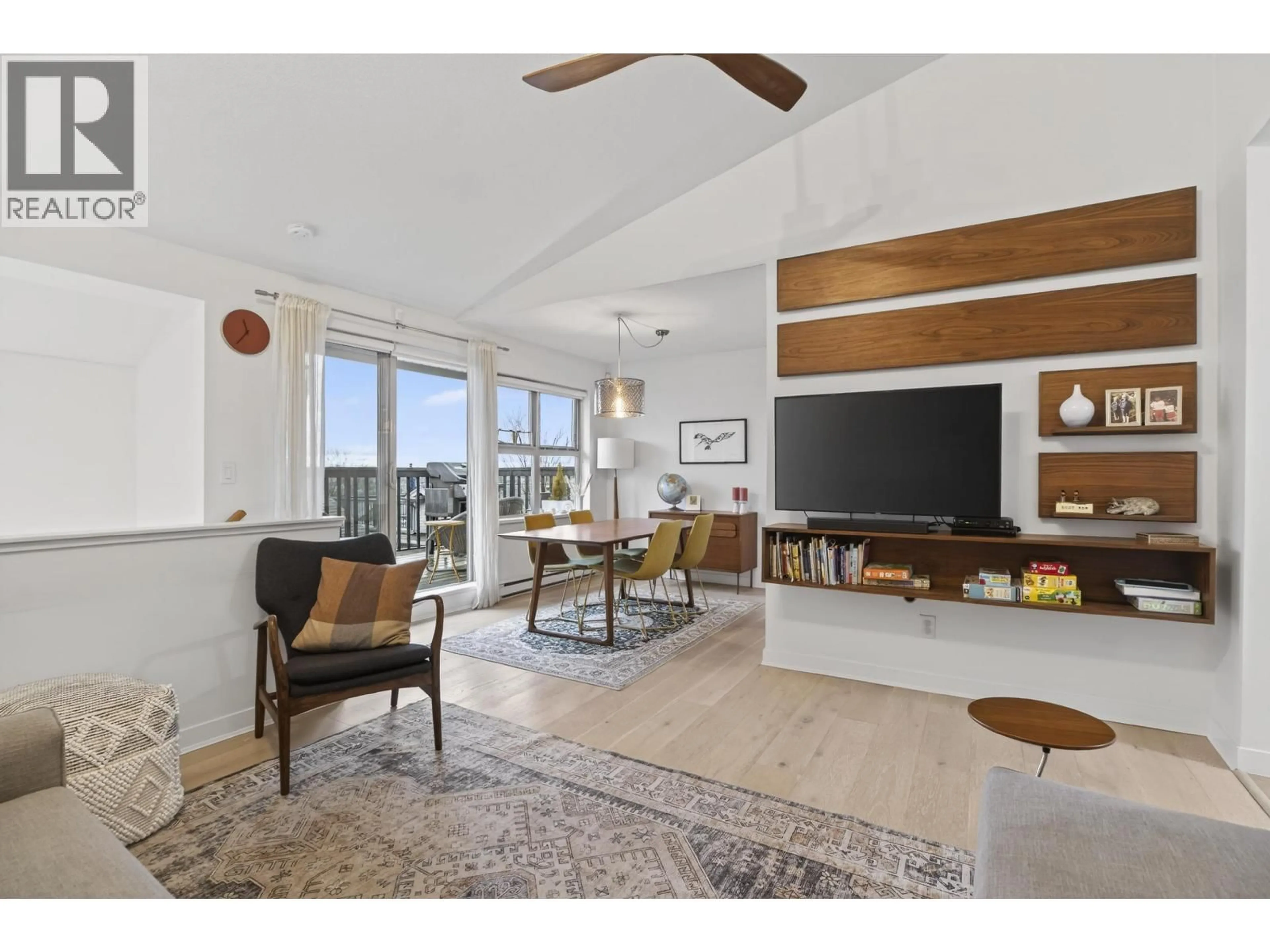 Living room with furniture, unknown for 31 - 3855 PENDER STREET, Burnaby British Columbia V5C1W5