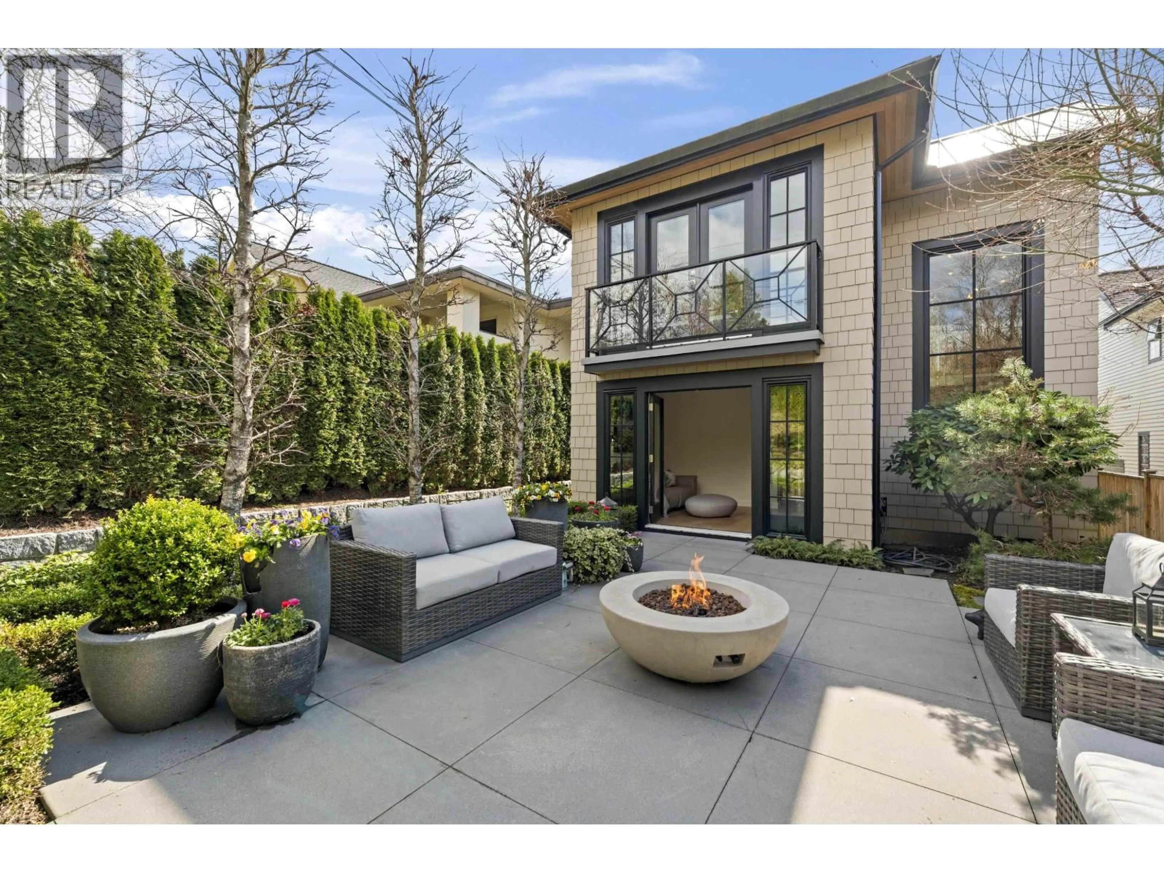 Patio, street for 1230 ESQUIMALT AVENUE, West Vancouver British Columbia V7T1K3