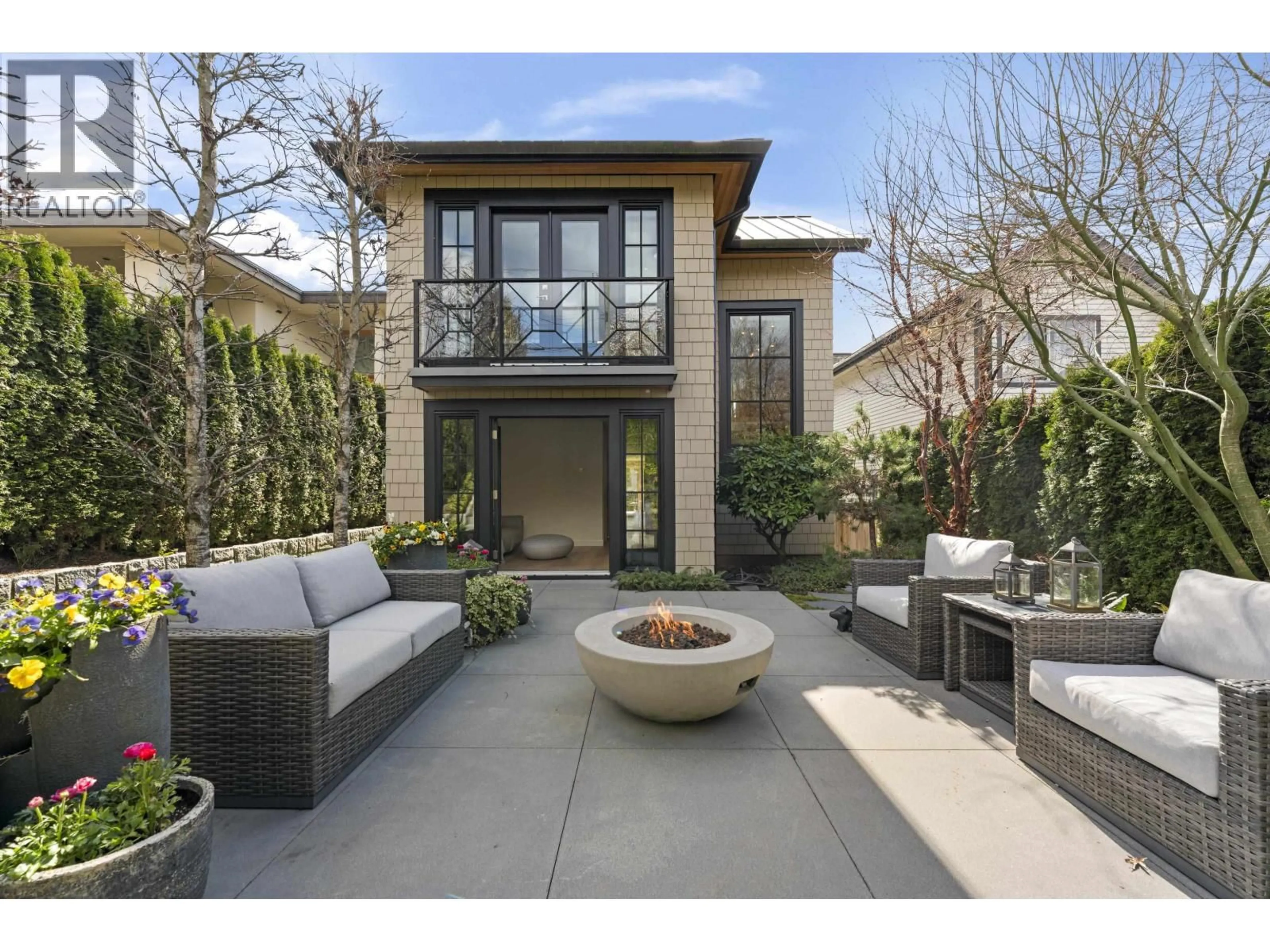 Patio, street for 1230 ESQUIMALT AVENUE, West Vancouver British Columbia V7T1K3