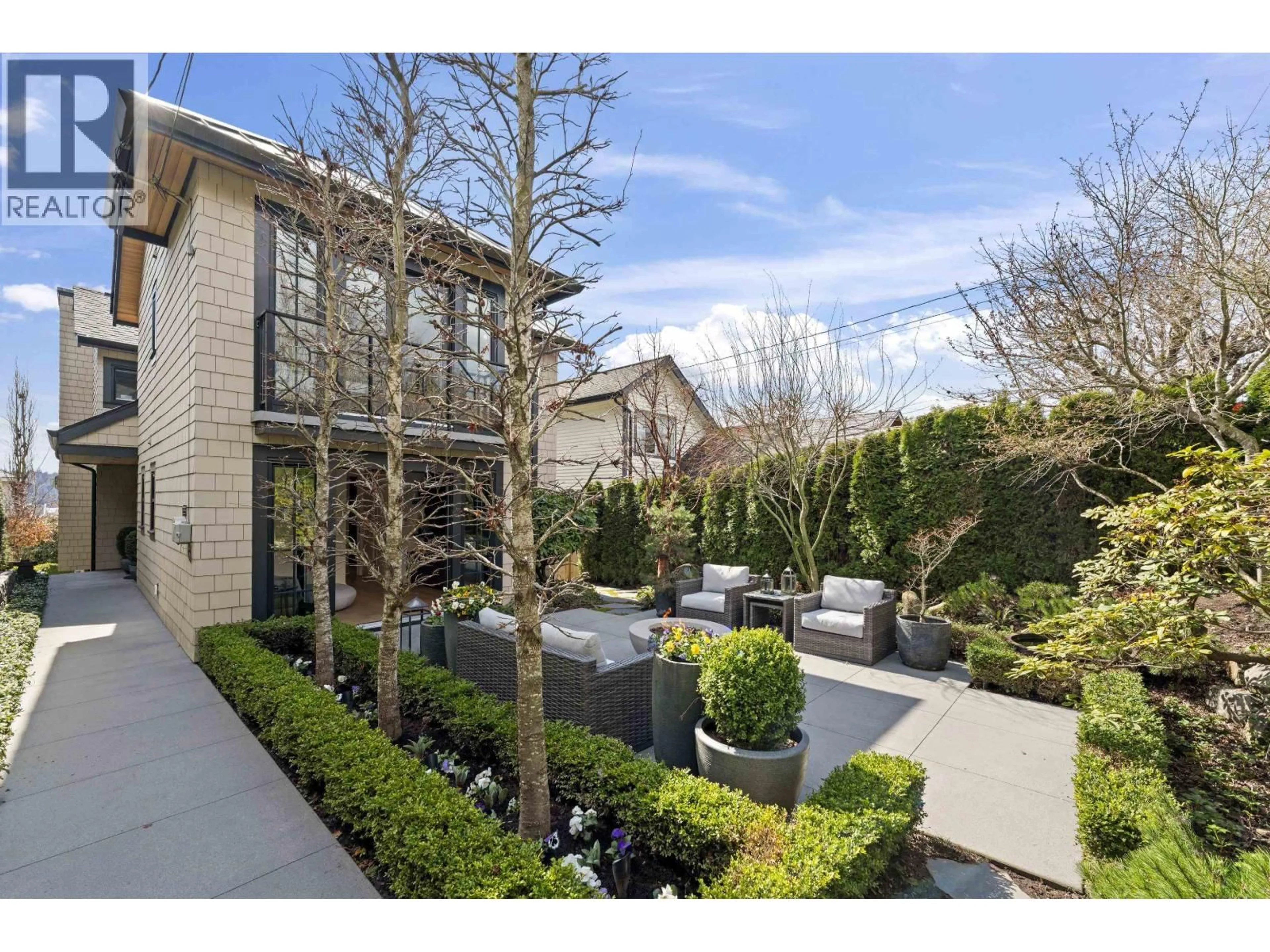 Patio, street for 1230 ESQUIMALT AVENUE, West Vancouver British Columbia V7T1K3