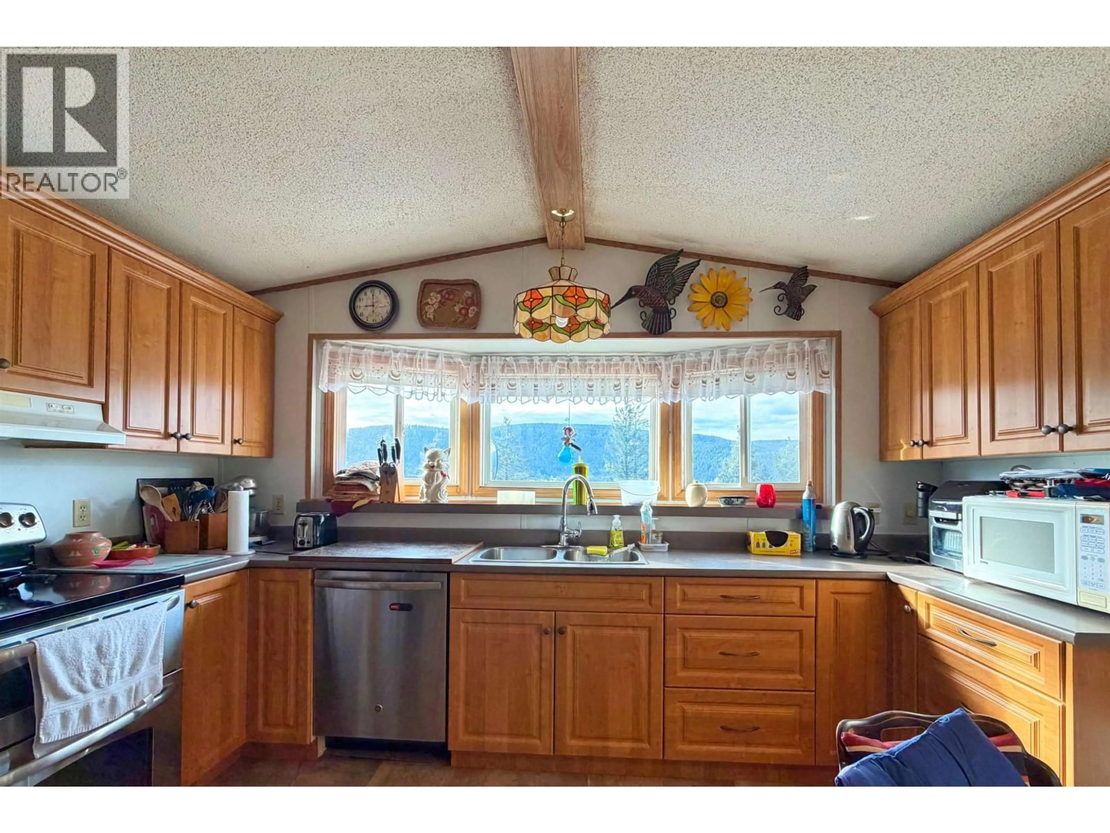 Open concept kitchen, wood/laminate floor for 48 - 1700 BROADWAY AVENUE, Williams Lake British Columbia V2G2W5