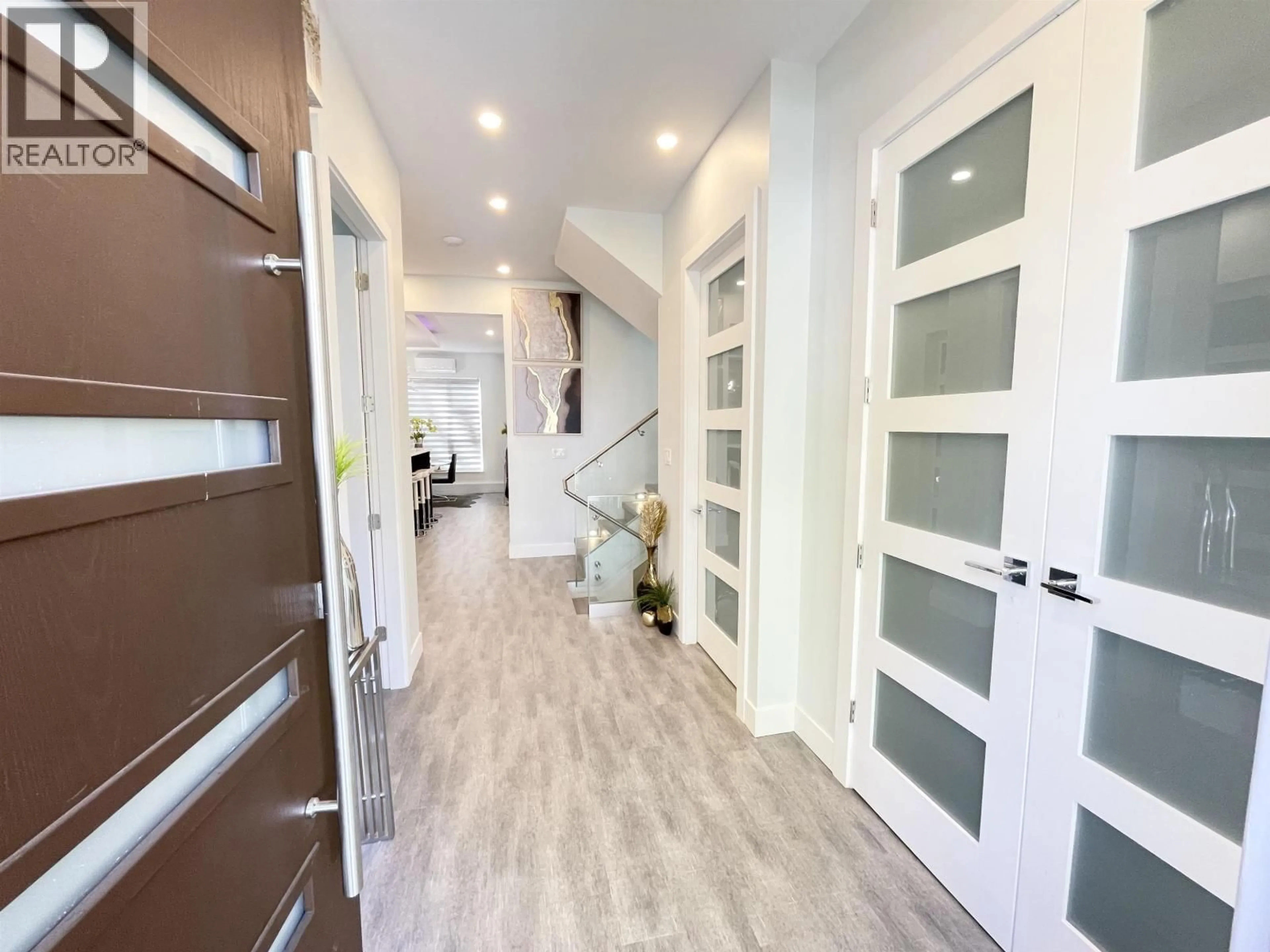 Indoor entryway for 2460 19TH AVENUE, Vancouver British Columbia V5M2R9