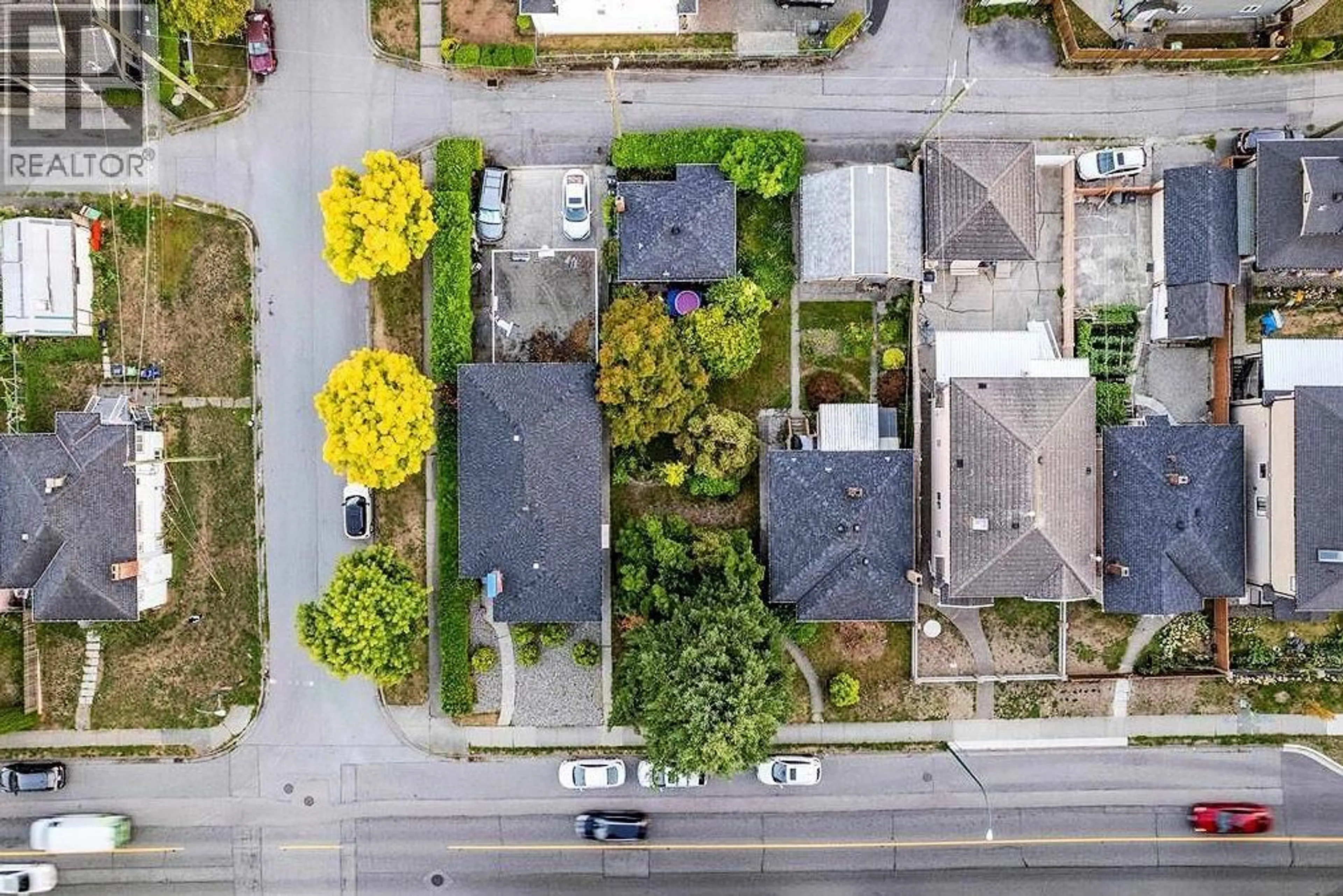 A pic from outside/outdoor area/front of a property/back of a property/a pic from drone, street for 1280 33RD AVENUE, Vancouver British Columbia V5V3B6