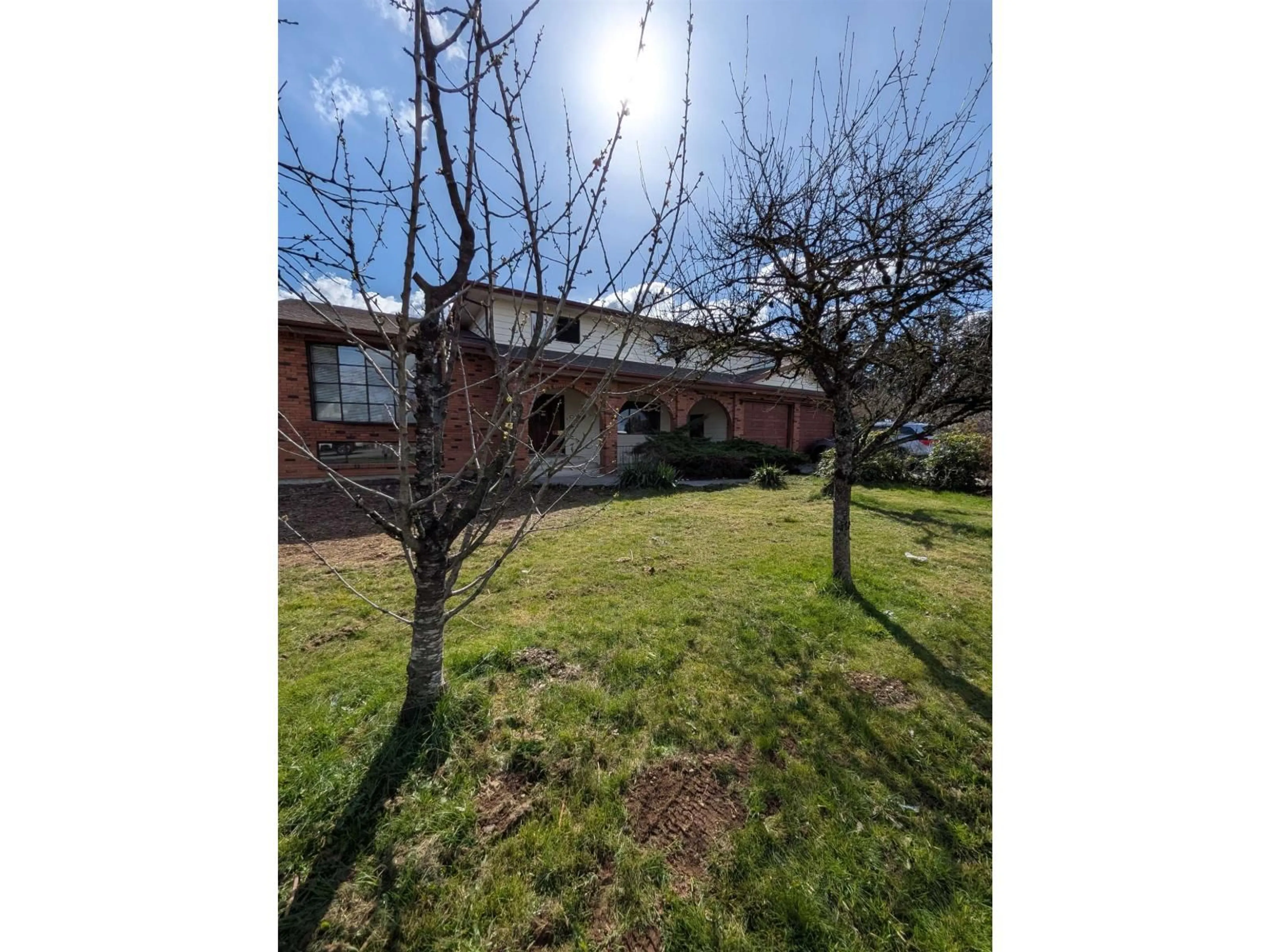 A pic from outside/outdoor area/front of a property/back of a property/a pic from drone, street for 31286 KING ROAD, Abbotsford British Columbia V2T6C2