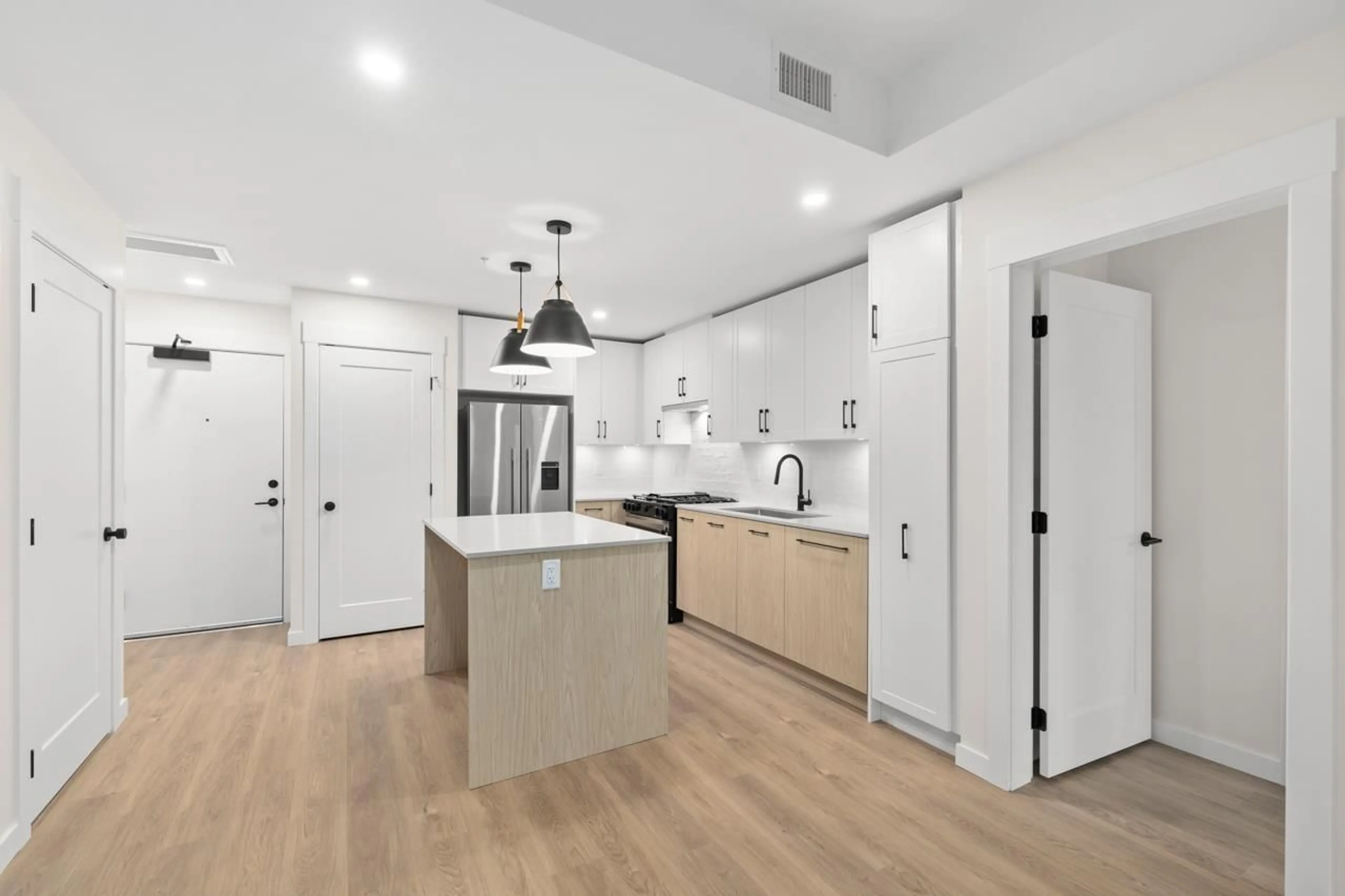 Open concept kitchen, unknown for 207 - 27249 ALDERGROVE TOWN CENTRE DRIVE, Langley British Columbia V4W0E4